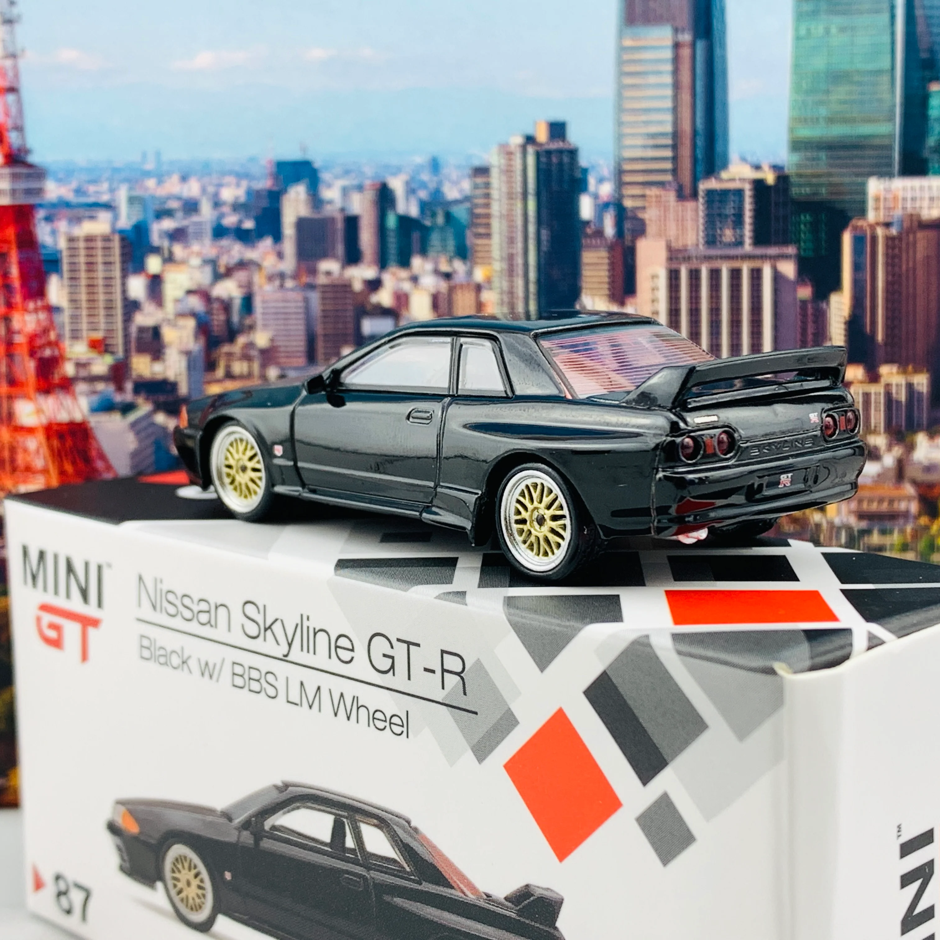 MINI GT 1/64 Nissan GTR R32  Black w/ BBS LM Wheel RHD MGT00087-R - Image 4