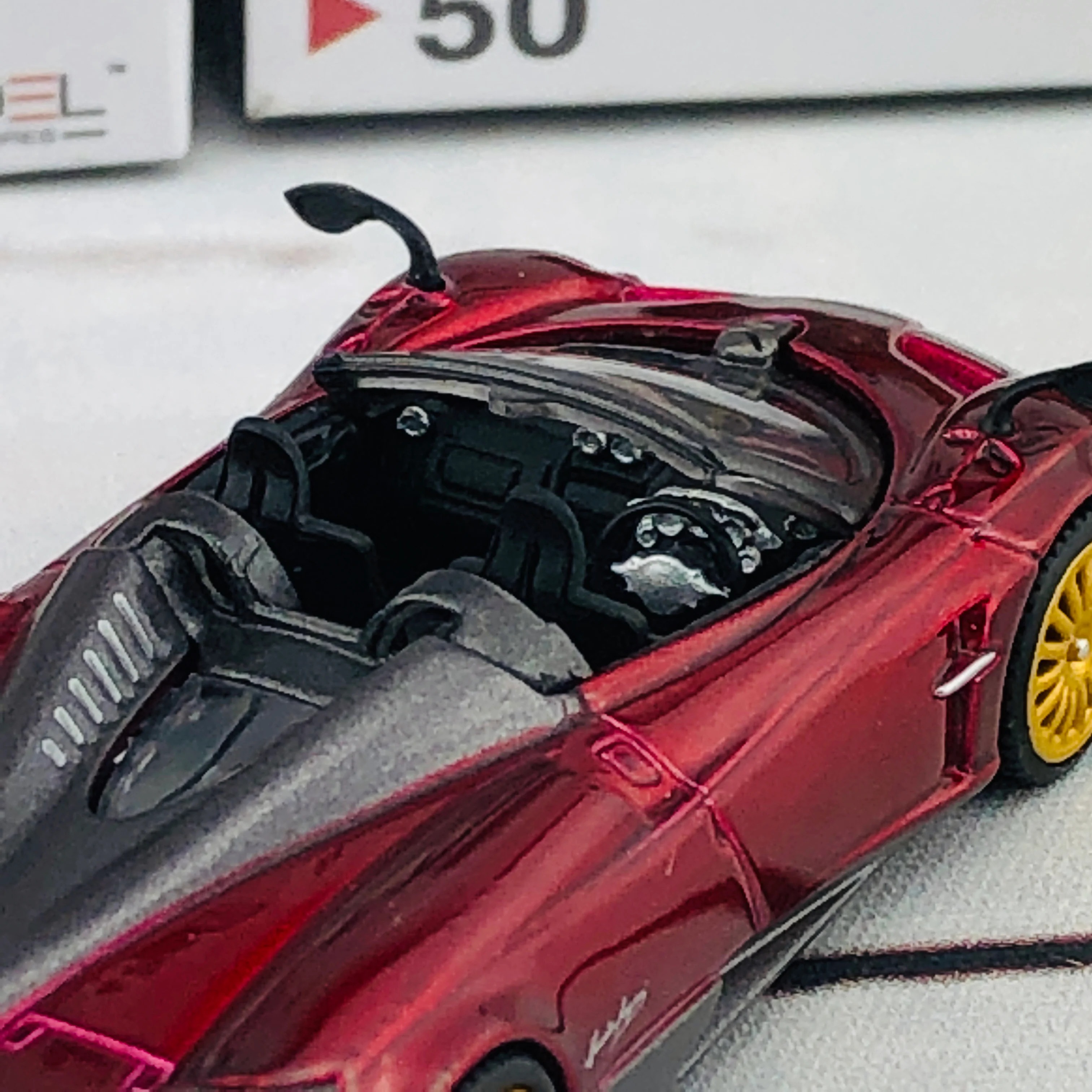 MINI GT 1/64 Pagani Huayra Roadster Rosso Monza RHD MGT00050-R - Image 6