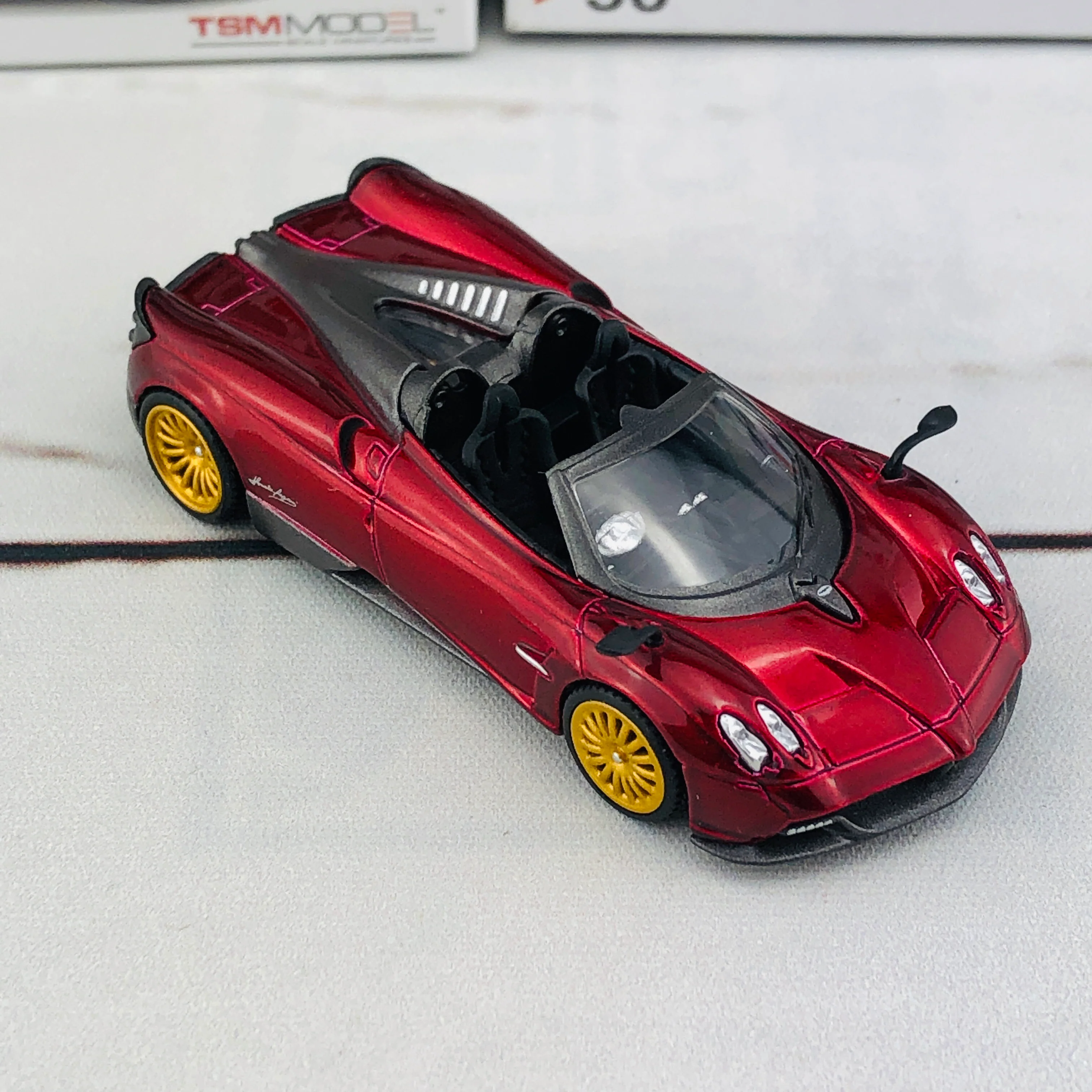 MINI GT 1/64 Pagani Huayra Roadster Rosso Monza RHD MGT00050-R - Image 7