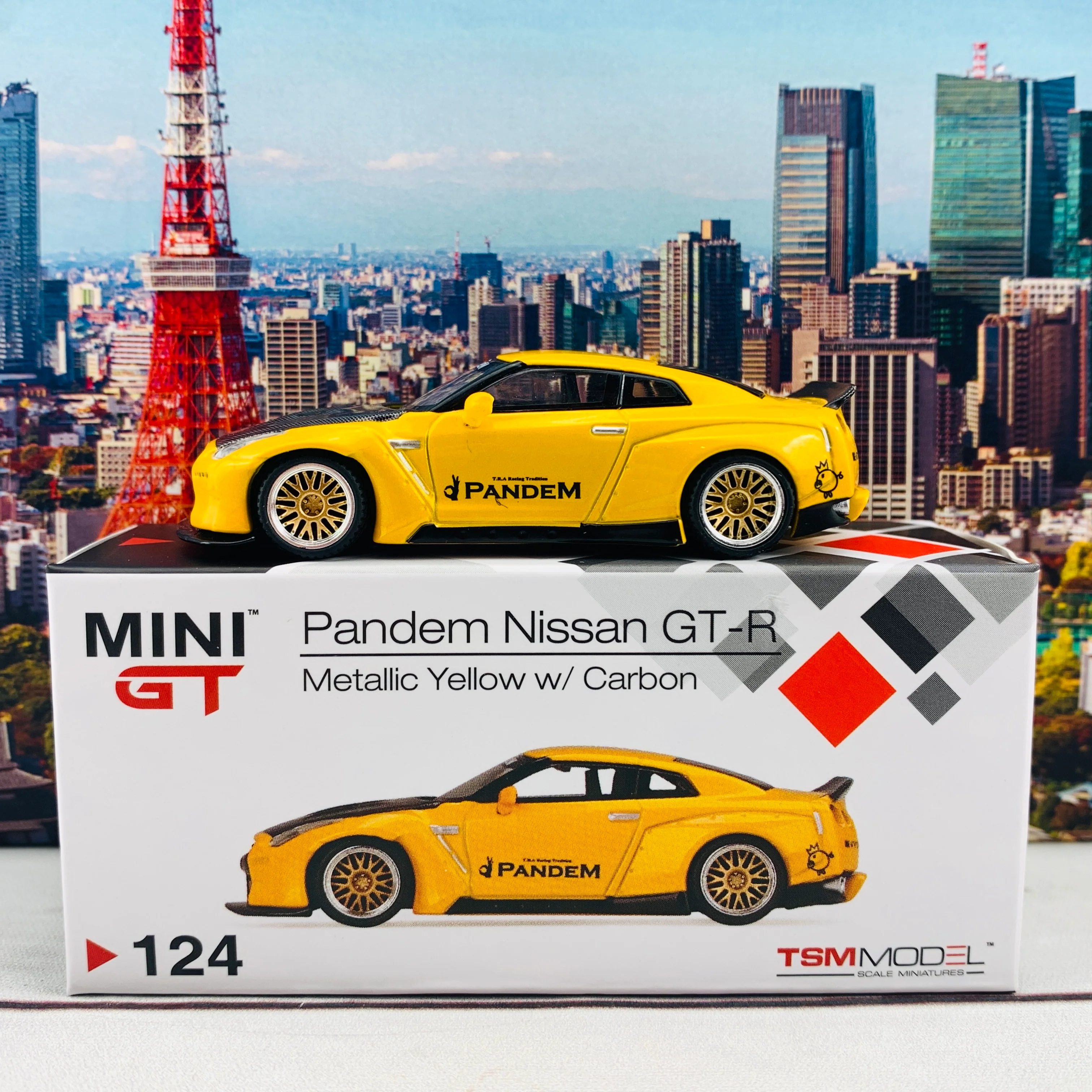 MINI GT 1/64 Pandem Nissan GTR R35 Duck Tail Metallic Yellow w/ Carbon Bonnet RHD MGT00124-R - Image 2