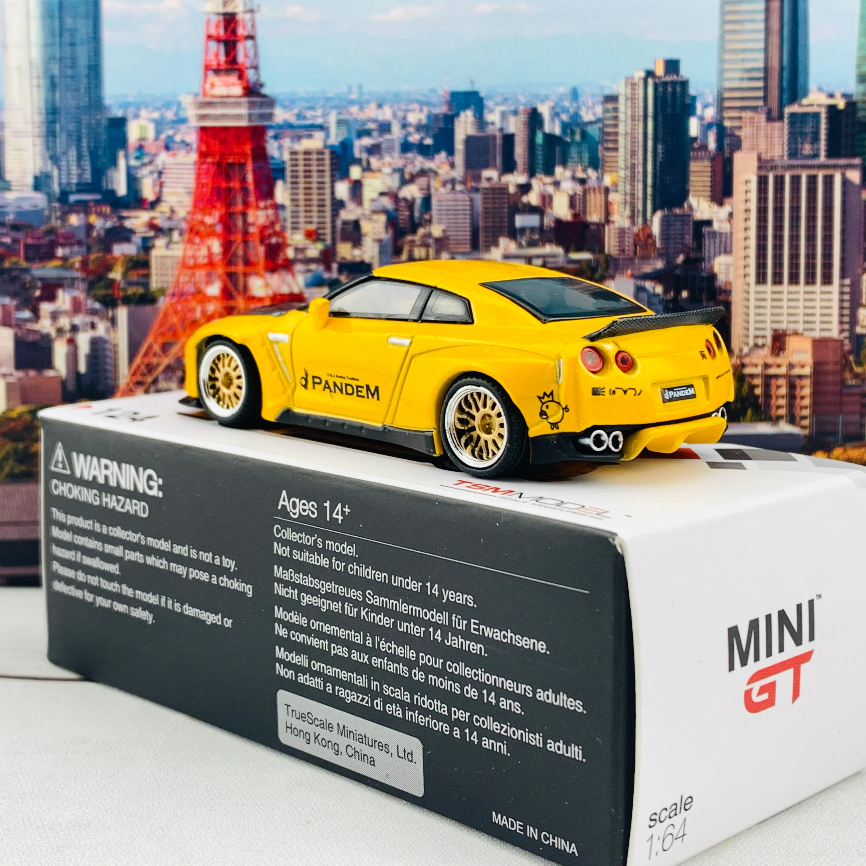MINI GT 1/64 Pandem Nissan GTR R35 Duck Tail Metallic Yellow w/ Carbon Bonnet RHD MGT00124-R - Image 4