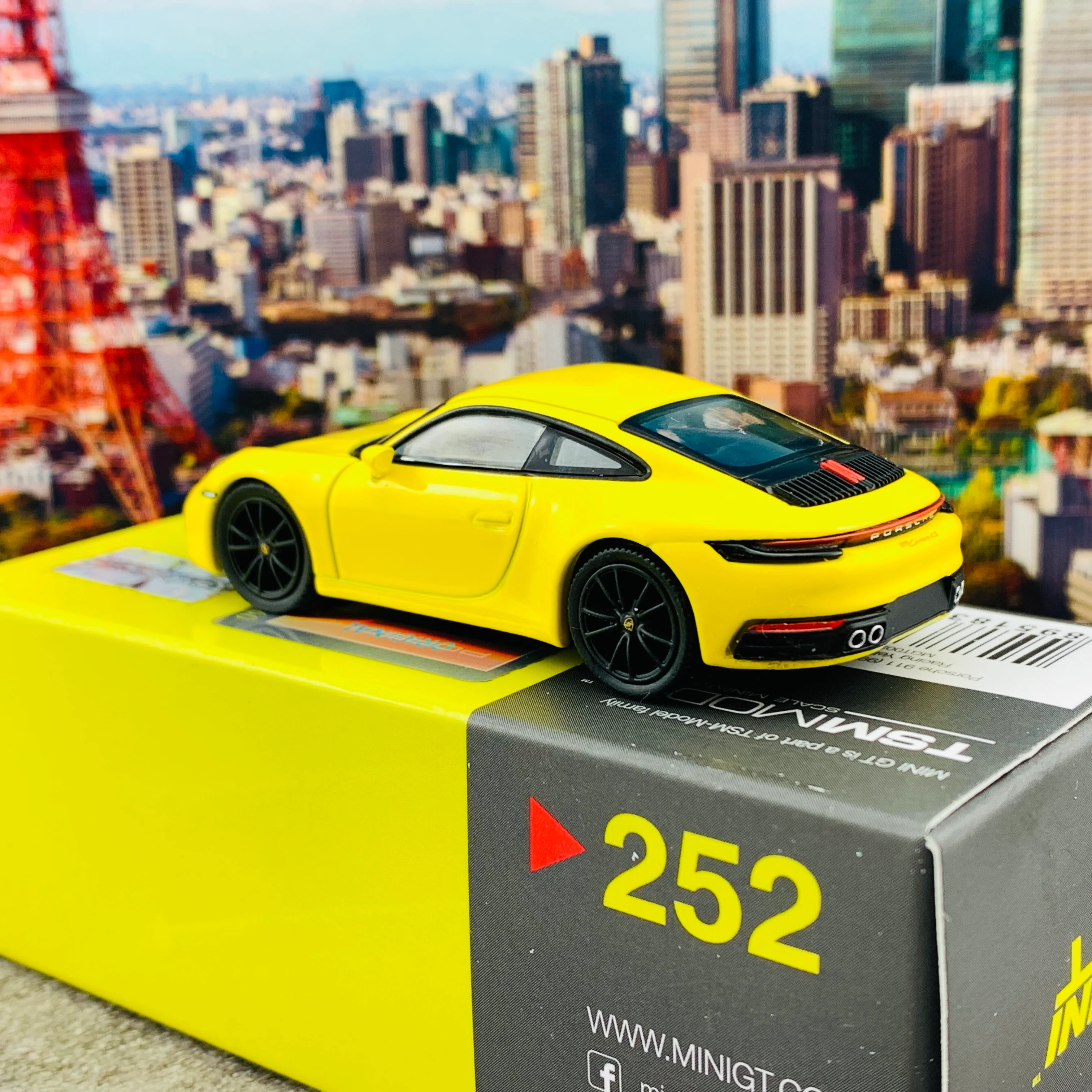 MINI GT 1/64 Porsche 911 (992) Carrera 4S  Racing Yellow LHD MGT00252-L - Image 4