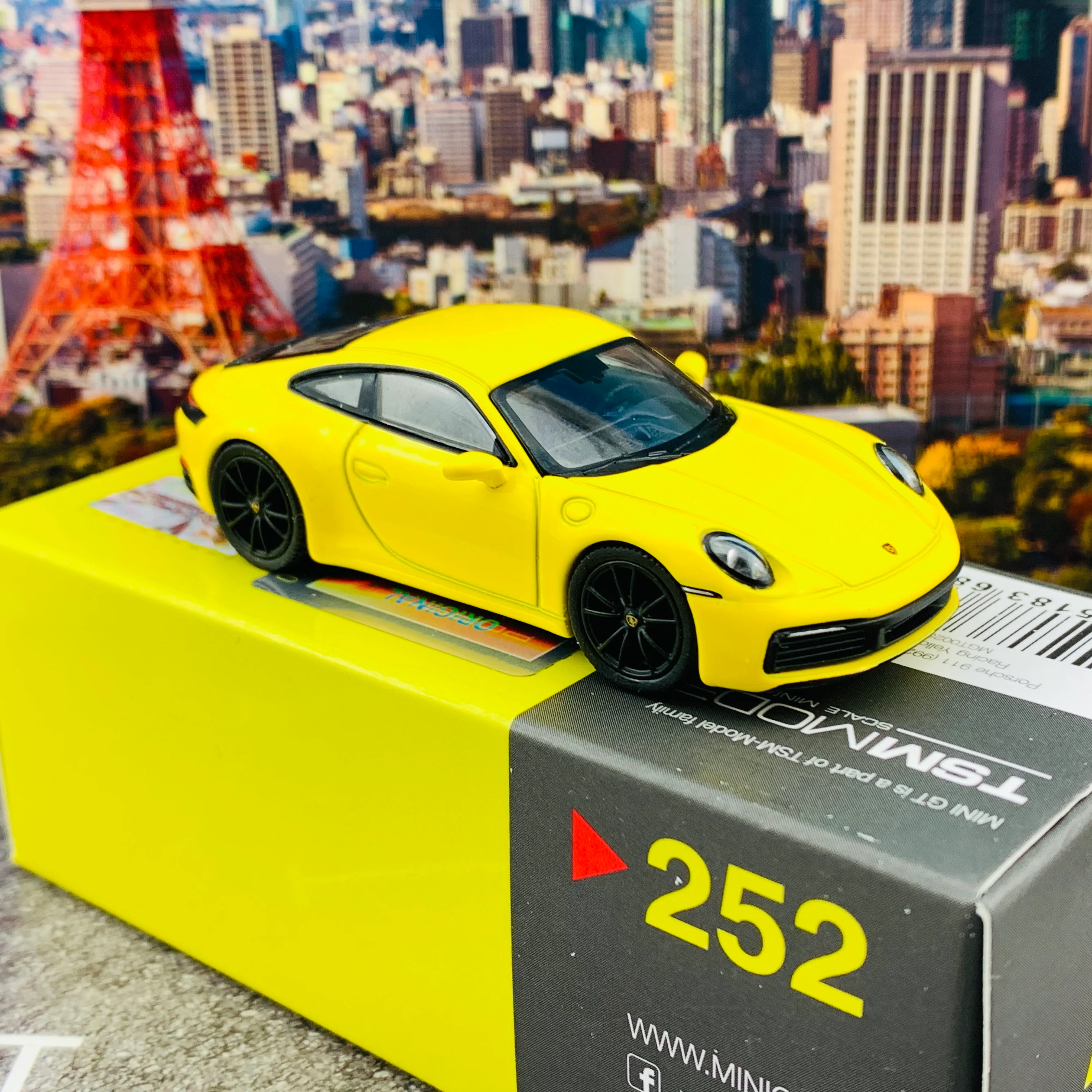MINI GT 1/64 Porsche 911 (992) Carrera 4S  Racing Yellow LHD MGT00252-L - Image 5