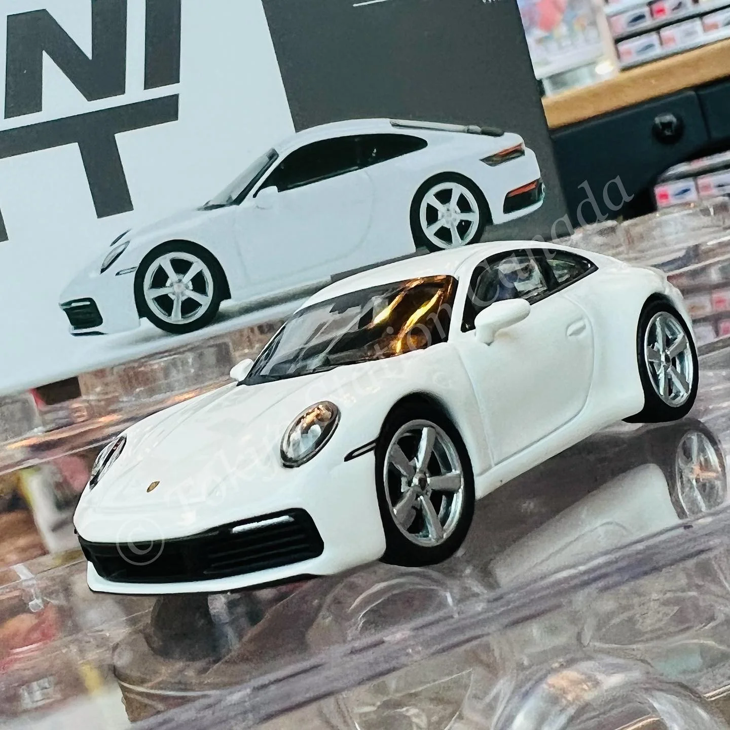 MINI GT 1/64 Porsche 911 (992) Carrera S White LHD MGT00380-L - Image 3