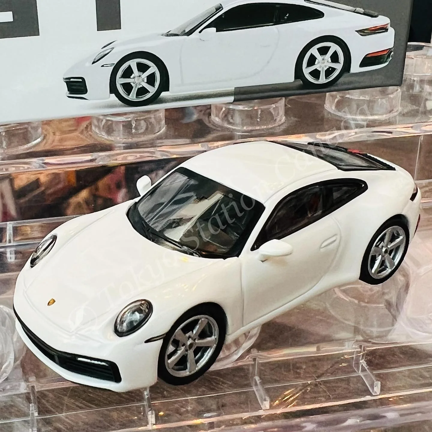 MINI GT 1/64 Porsche 911 (992) Carrera S White LHD MGT00380-L - Image 5