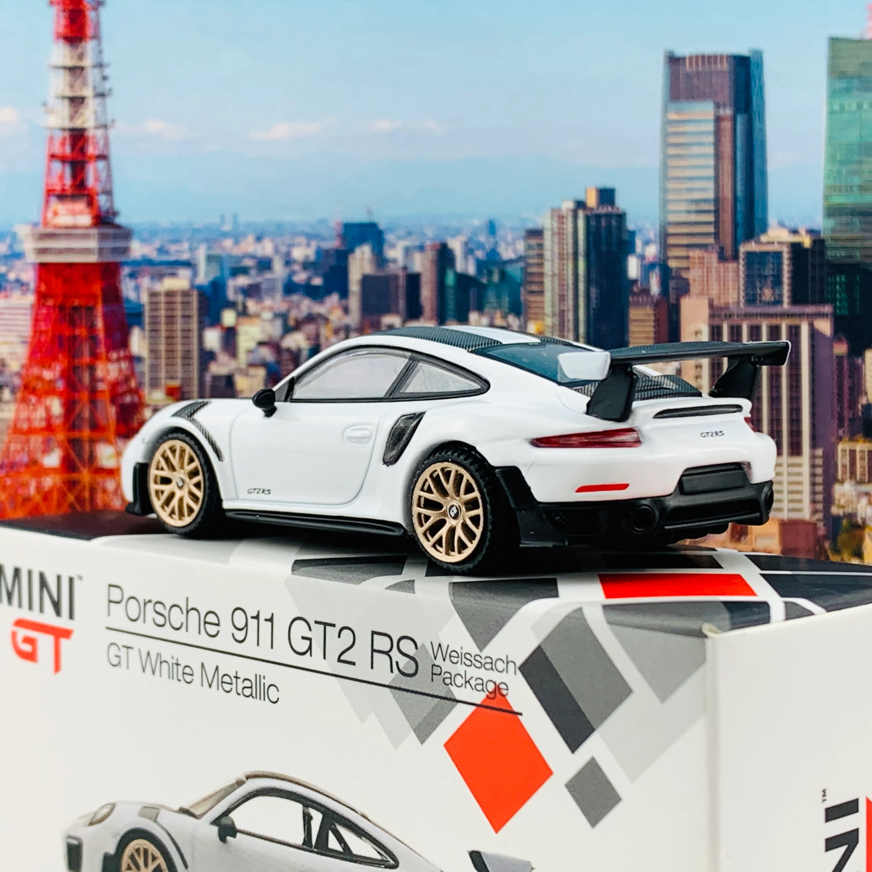 MINI GT 1/64 Porsche 911 GT2 RS Weissach Package White RHD MGT00086-R - Image 4