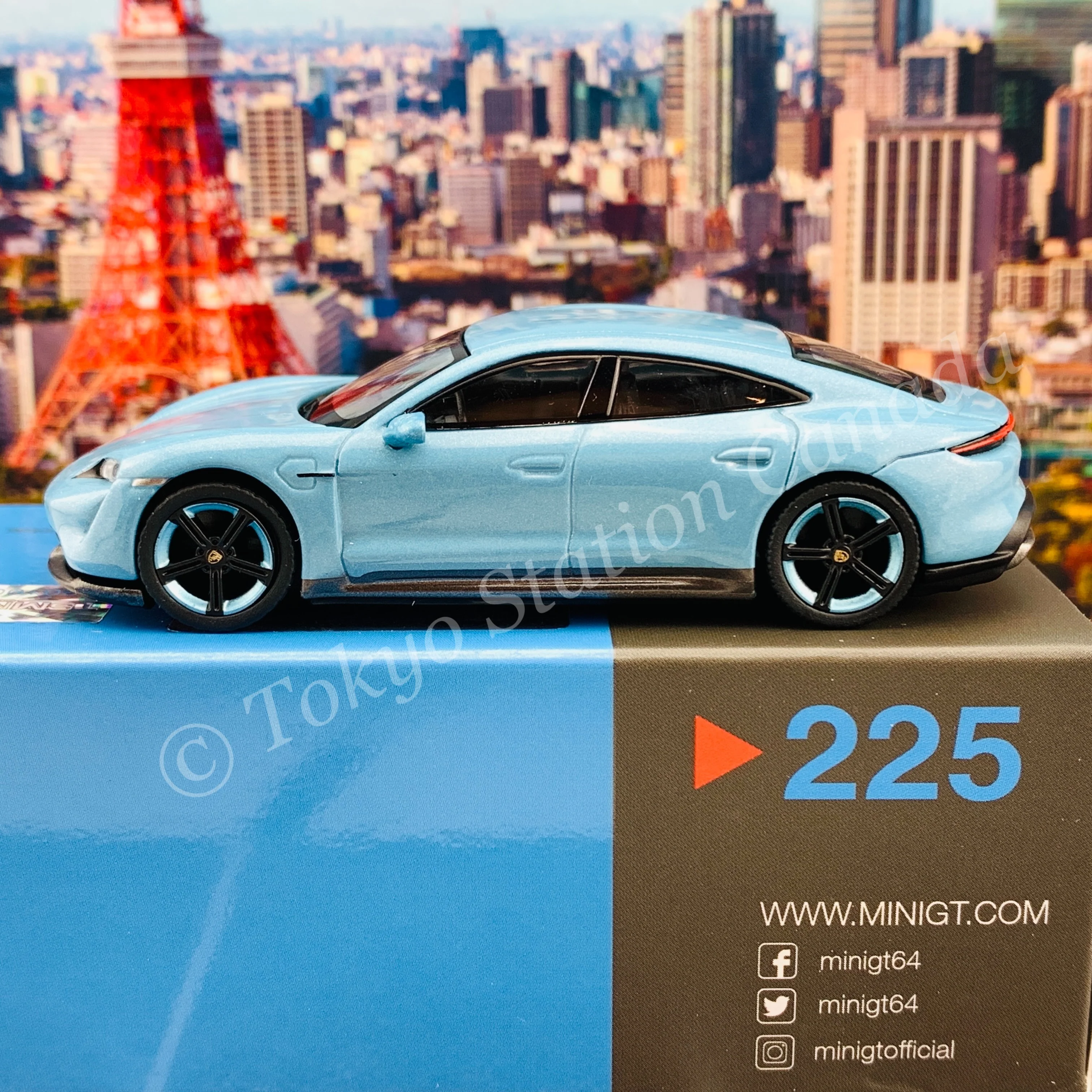 MINI GT 1/64 Porsche Taycan Turbo S Frozen Blue Metallic LHD MGT00225-L - Image 2