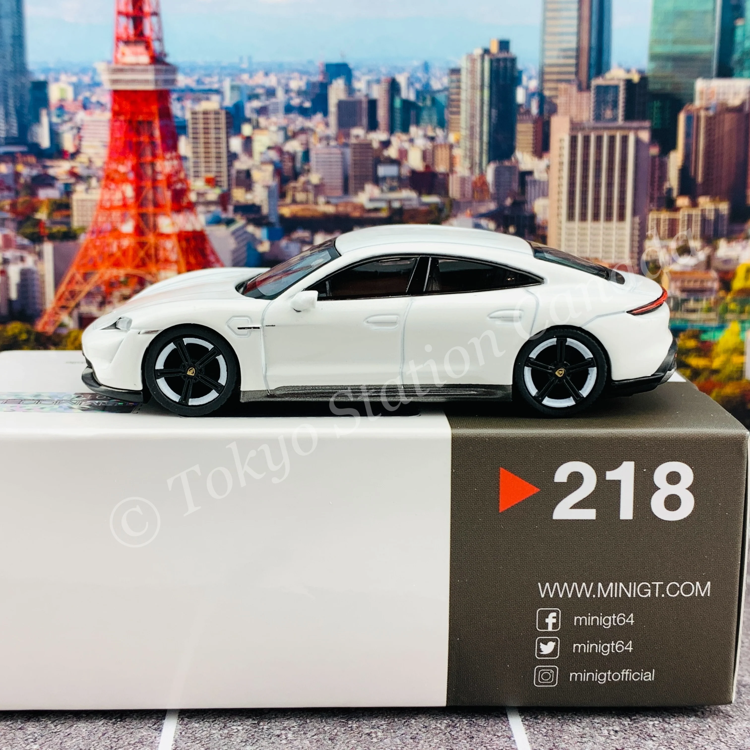 MINI GT 1/64 Porsche Taycan Turbo S White LHD MGT00218-L - Image 3