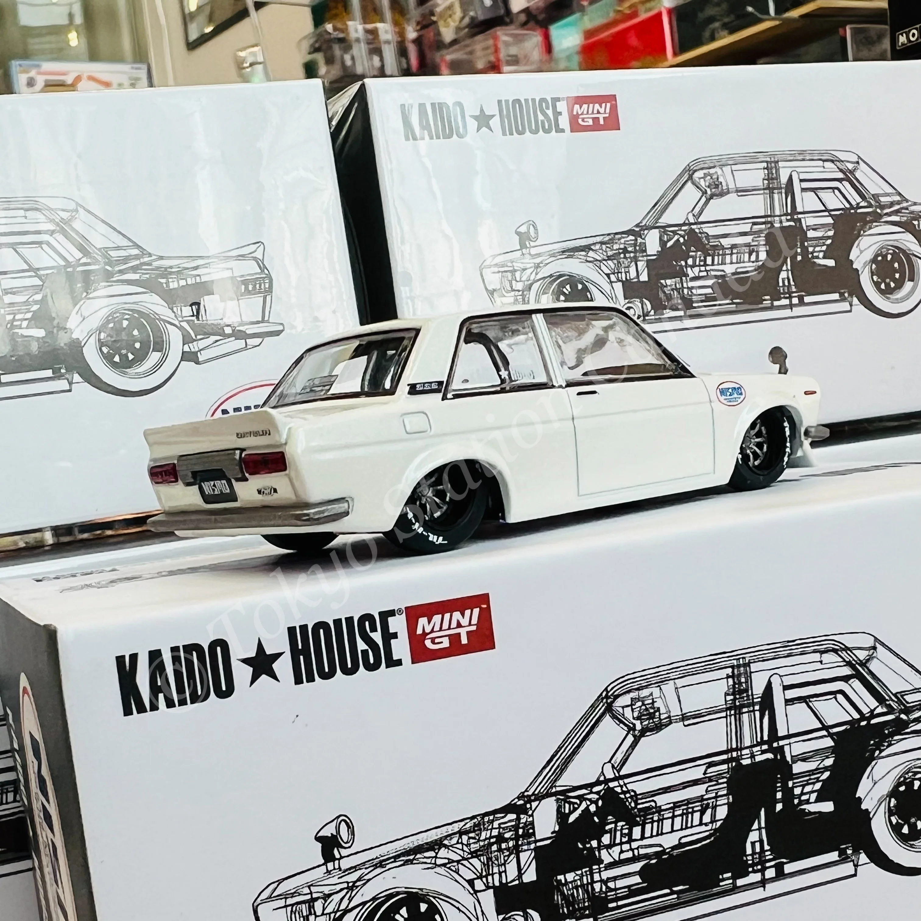 MINI GT x Kaido House 1/64 Datsun 510 Street Nismo V2 KHMG122 - Image 2