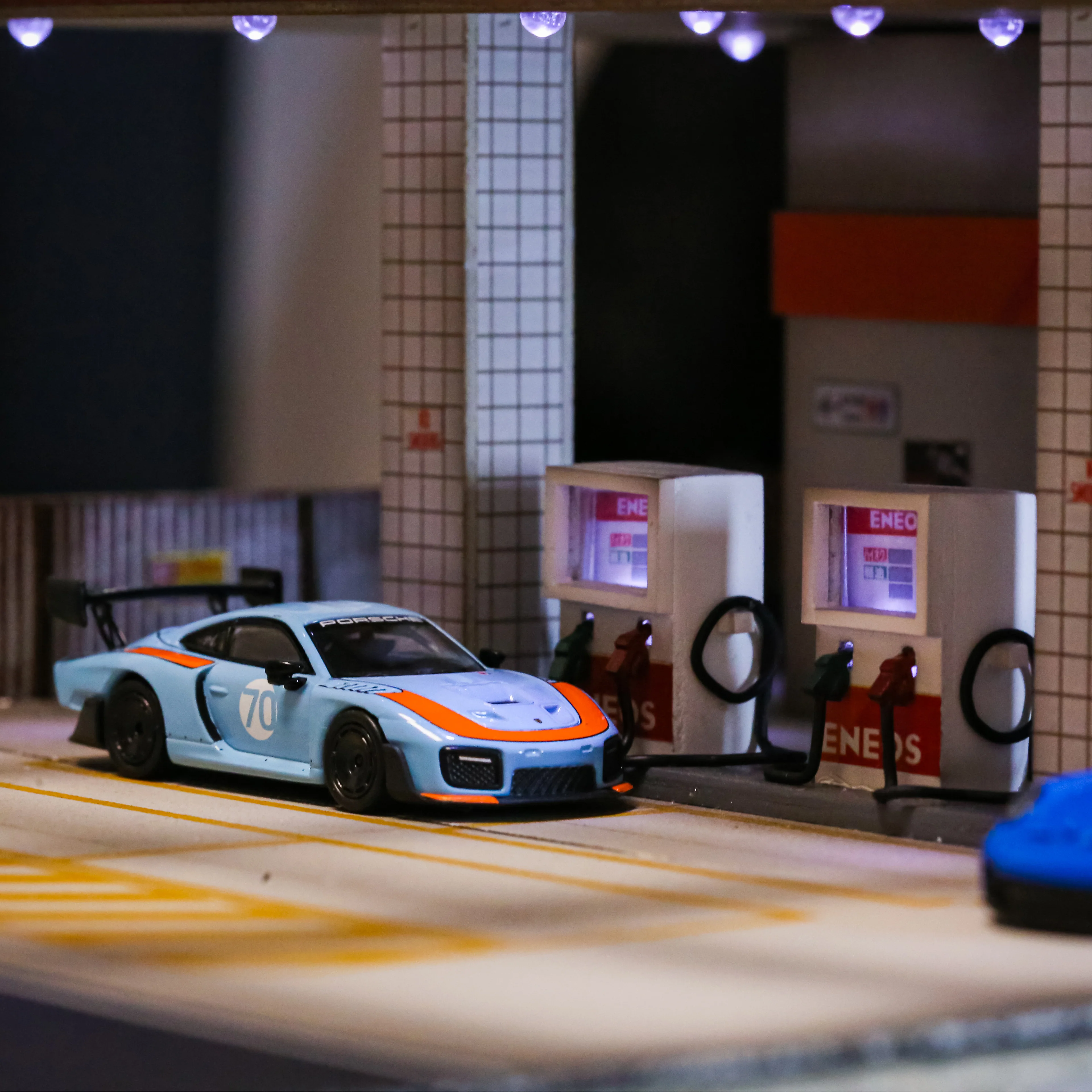 MINICHAMPS64 1/64 PORSCHE 935/19 (2020) - GULF DESIGN 643061104 - Image 4