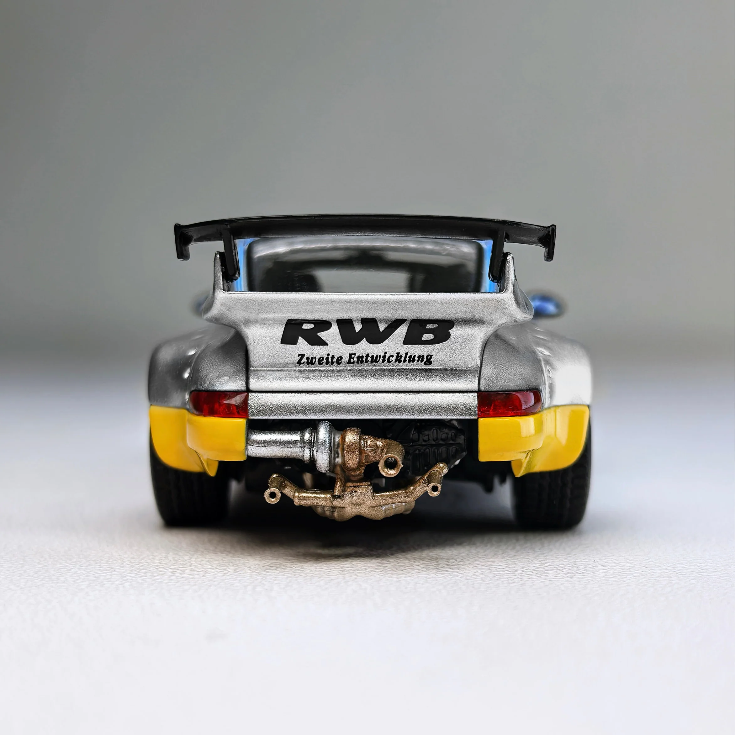MODELMODEL 1/64 RWB 964 Ichiban Boshi #7 MM64-RWB964-002 - Image 3