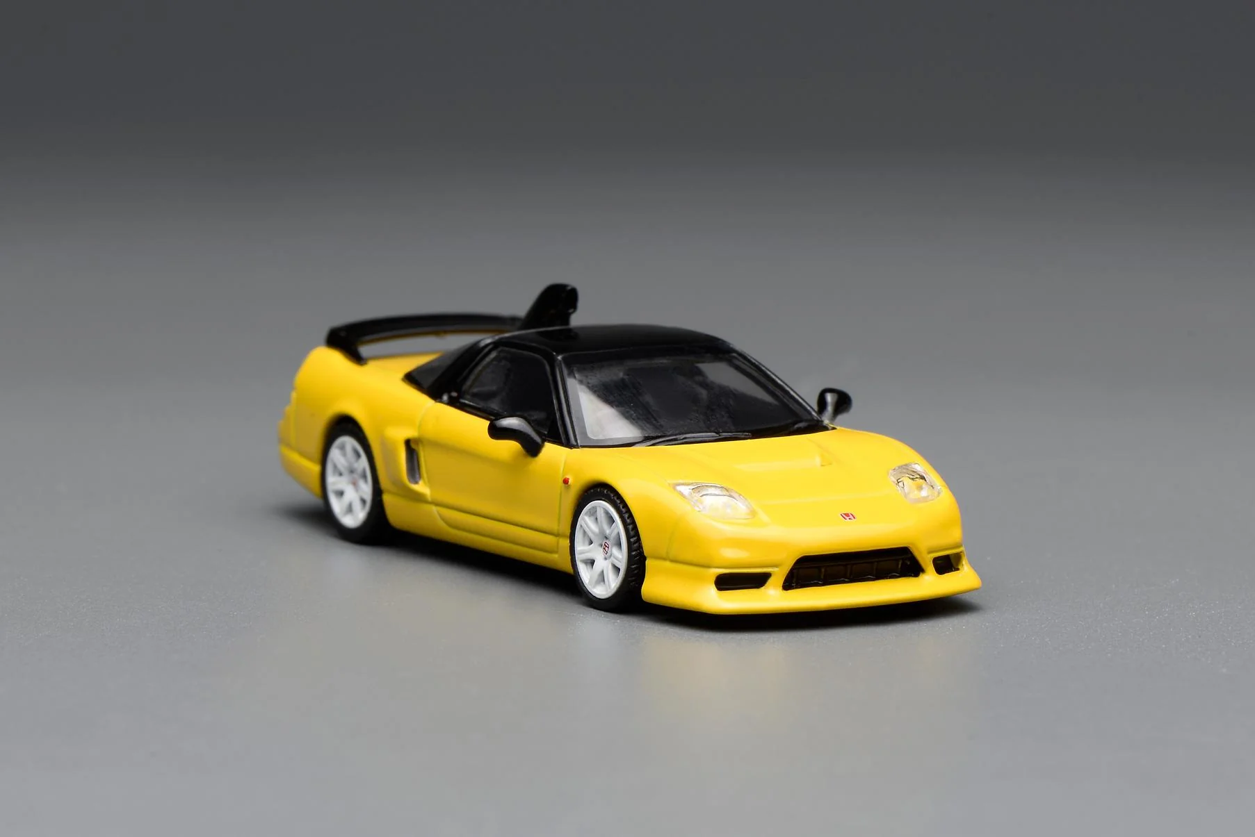 PREORDER Motorhelix 1/64 Honda NSX-R GT New Indy Yellow Pearl M65536 (Approx. Release Date: Q2 2026 and subject to the manufacturer's final decision) - Image 2