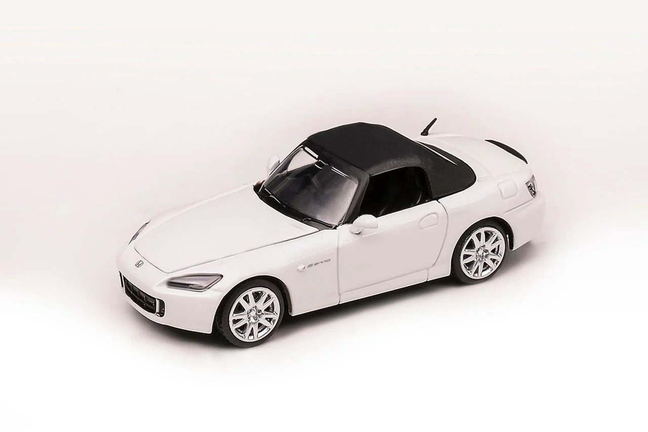 MOTORHELIX 1/64 Honda S2000 (AP2) - Grand Prix White (Magnetic Version) - Image 2