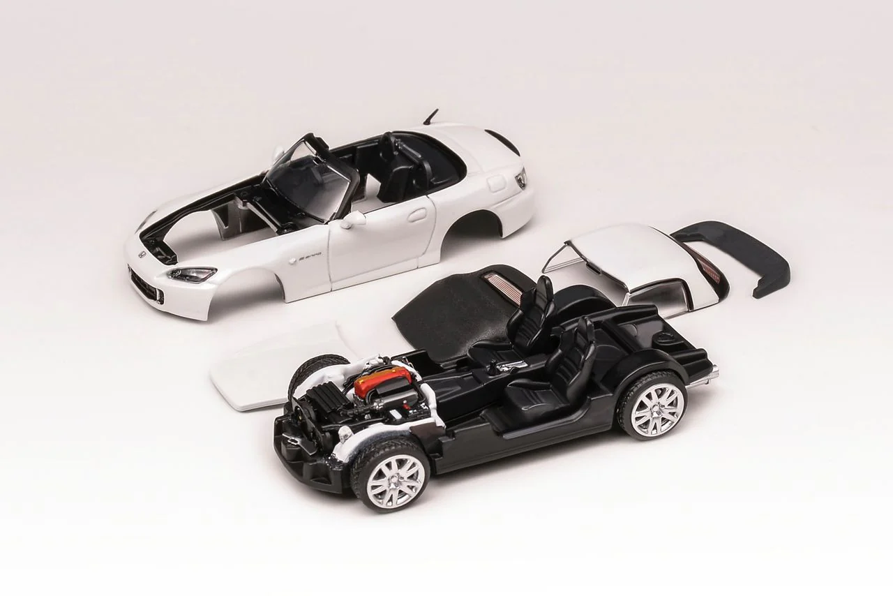 MOTORHELIX 1/64 Honda S2000 (AP2) - Grand Prix White (Magnetic Version) - Image 3