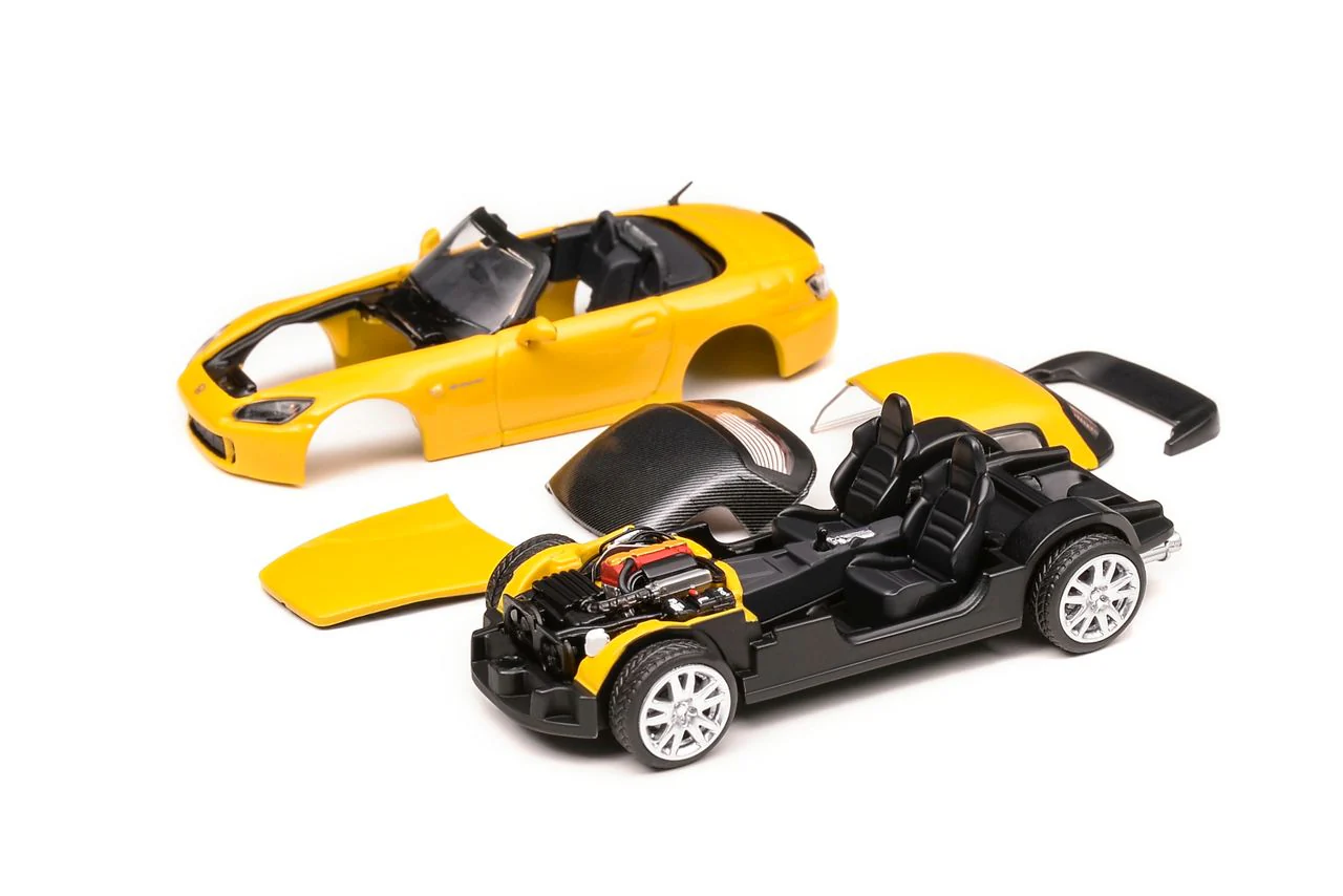 MOTORHELIX 1/64 Honda S2000 (AP2) - Indy Yellow Pearl (Magnetic Version) - Image 3