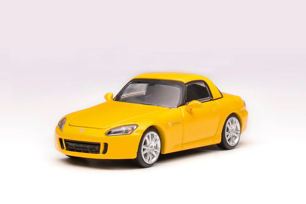 MOTORHELIX 1/64 Honda S2000 (AP2) - Indy Yellow Pearl (Magnetic Version) - Image 4