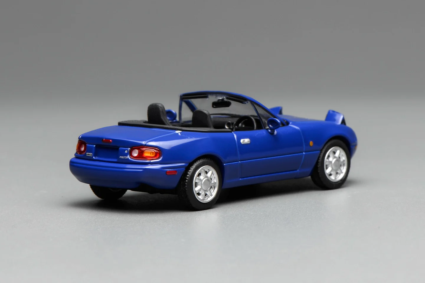 PREORDER Motorhelix 1/64 Mazda MX-5 (NA) Laguna Blue LHD M60202L (Approx. Release Date: Q1 2026 and subject to the manufacturer's final decision) - Image 2