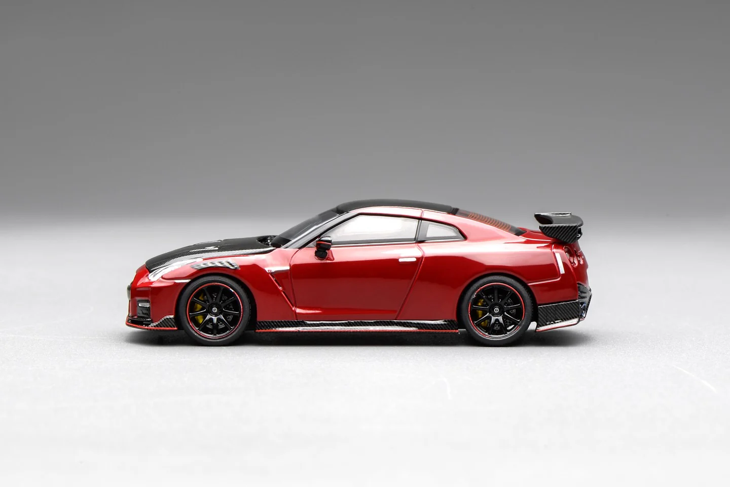 PREORDER Motorhelix 1/64 Nissan GT-R NISMO (R35) Special Edition 2022 NISMO Vibrant Red M63522 (Approx. Release Date: Q1 2026 and subject to the manufacturer's final decision) - Image 3