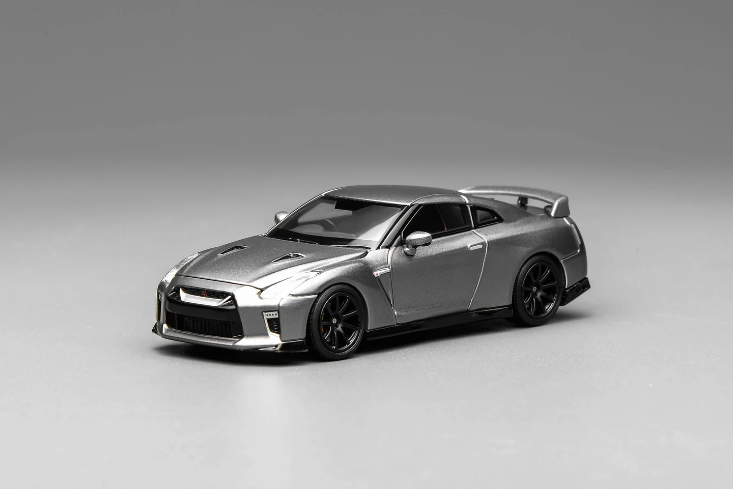 Motorhelix 1/64 Nissan GT-R (R35) Track Edition Engineered by NISMO 2020 Dark Metal Gray M63515 - Image 2