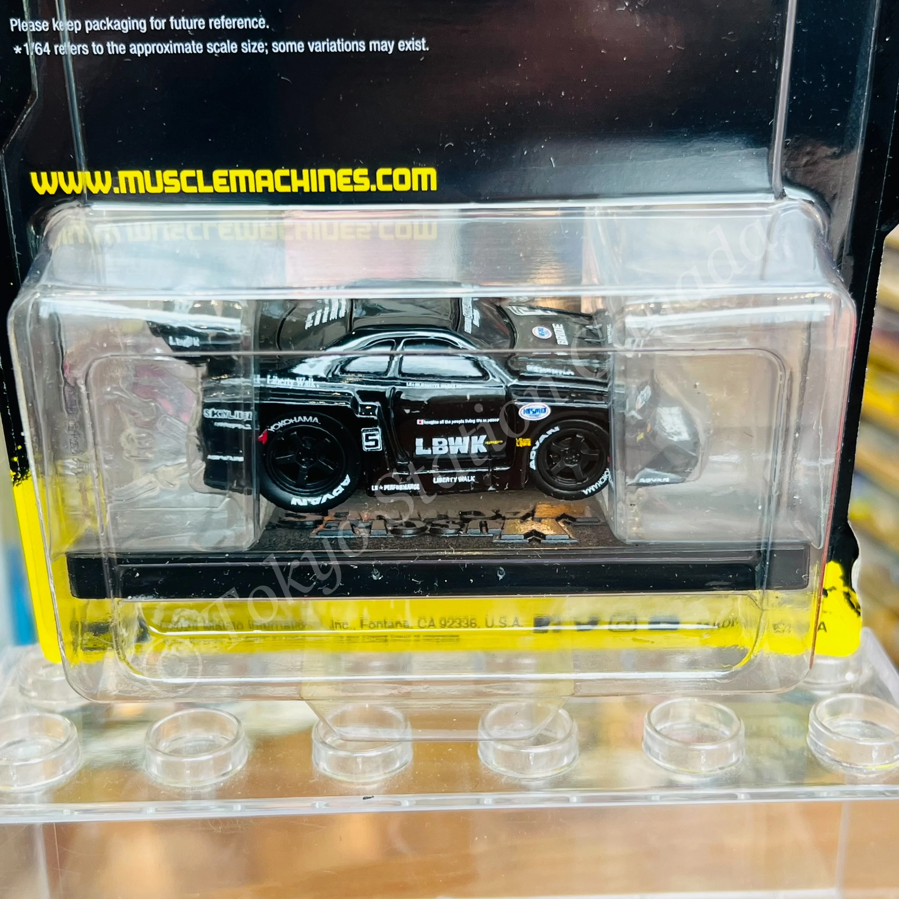 Muscle Machines 1/64 Liberty Walk 1999 Nissan Skyline GT-R R34 15566BK - Image 3