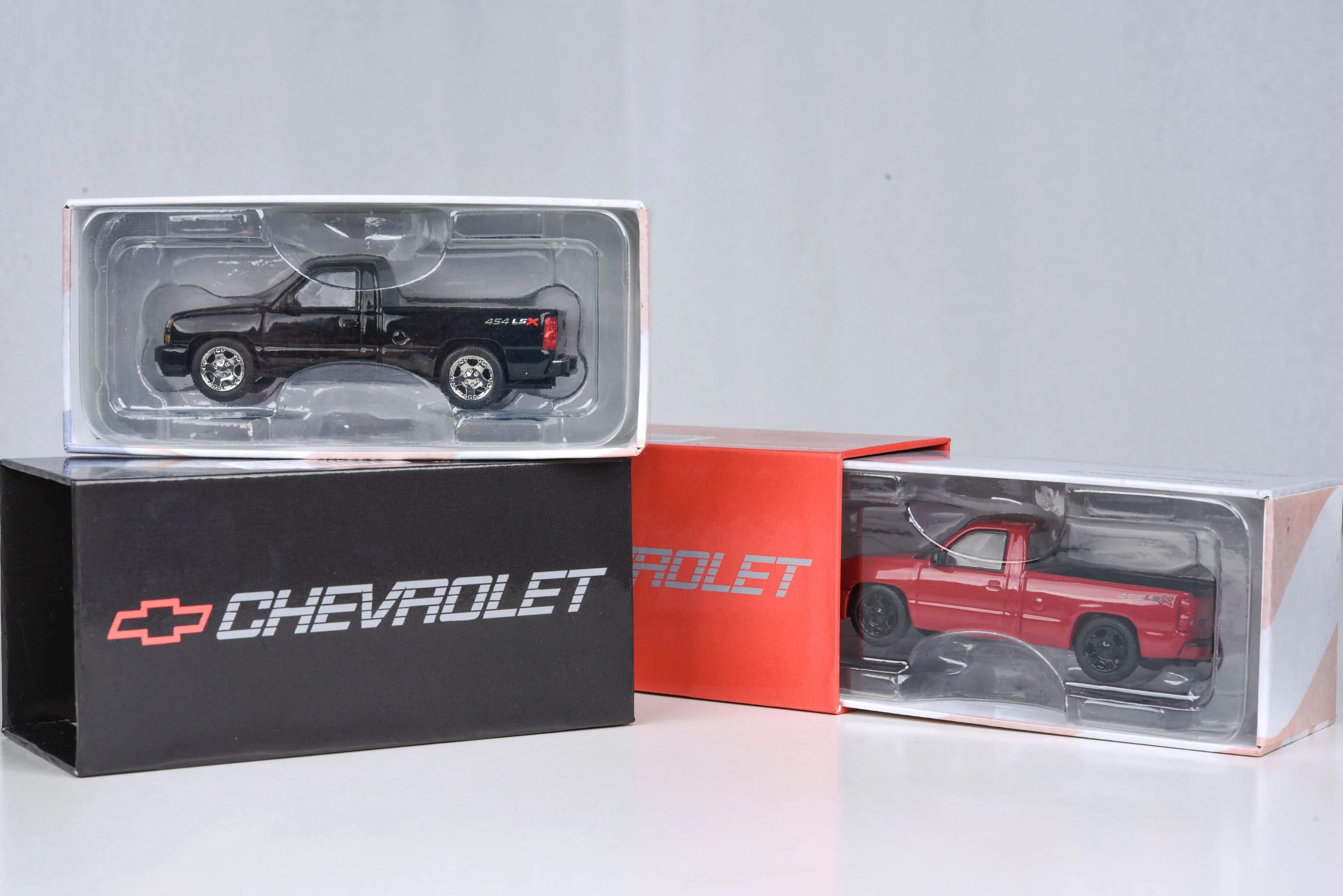 PARA64 1/64 2006 Chevrolet Silverado Single Cab Onyx Black PB-55831 - Image 4