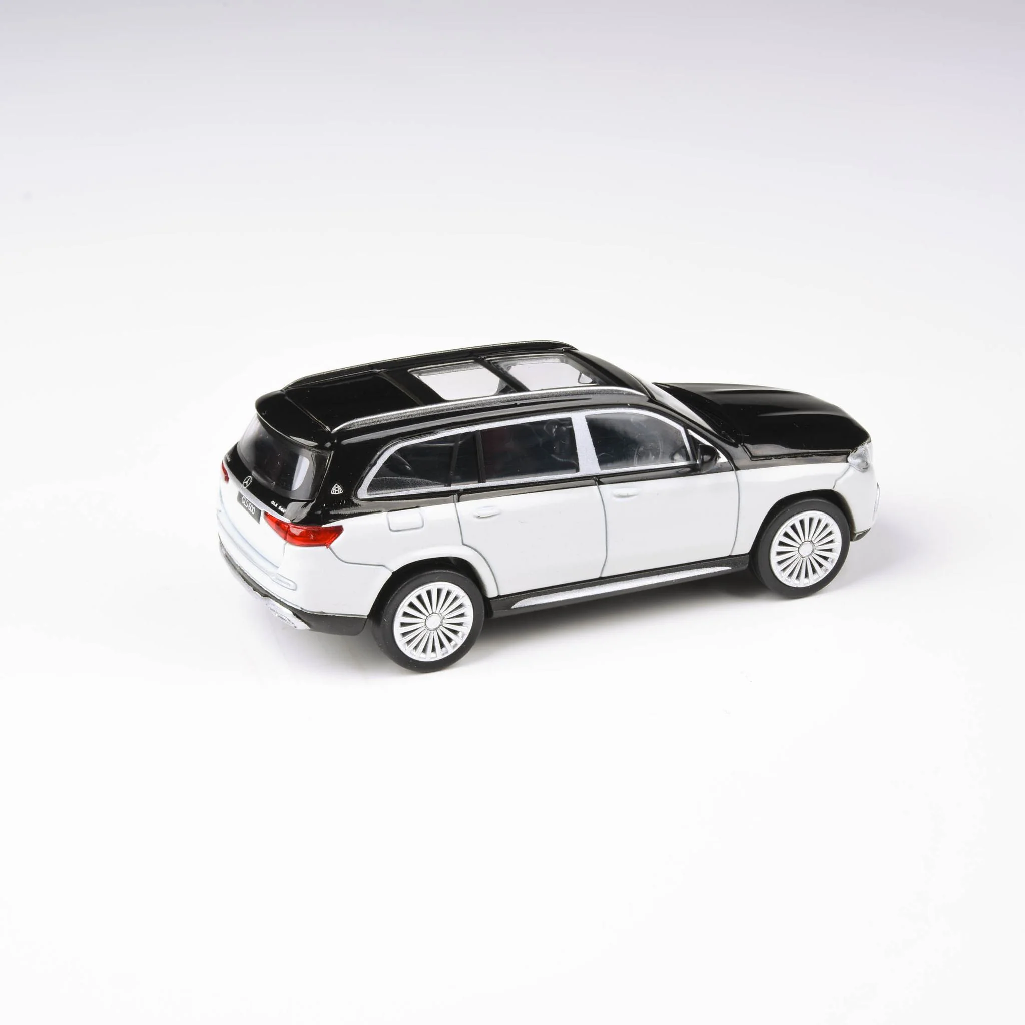 PARA64 1/64 2020 Mercedes-Maybach GLS 600 – Black over White LHD PA-55306 - Image 2
