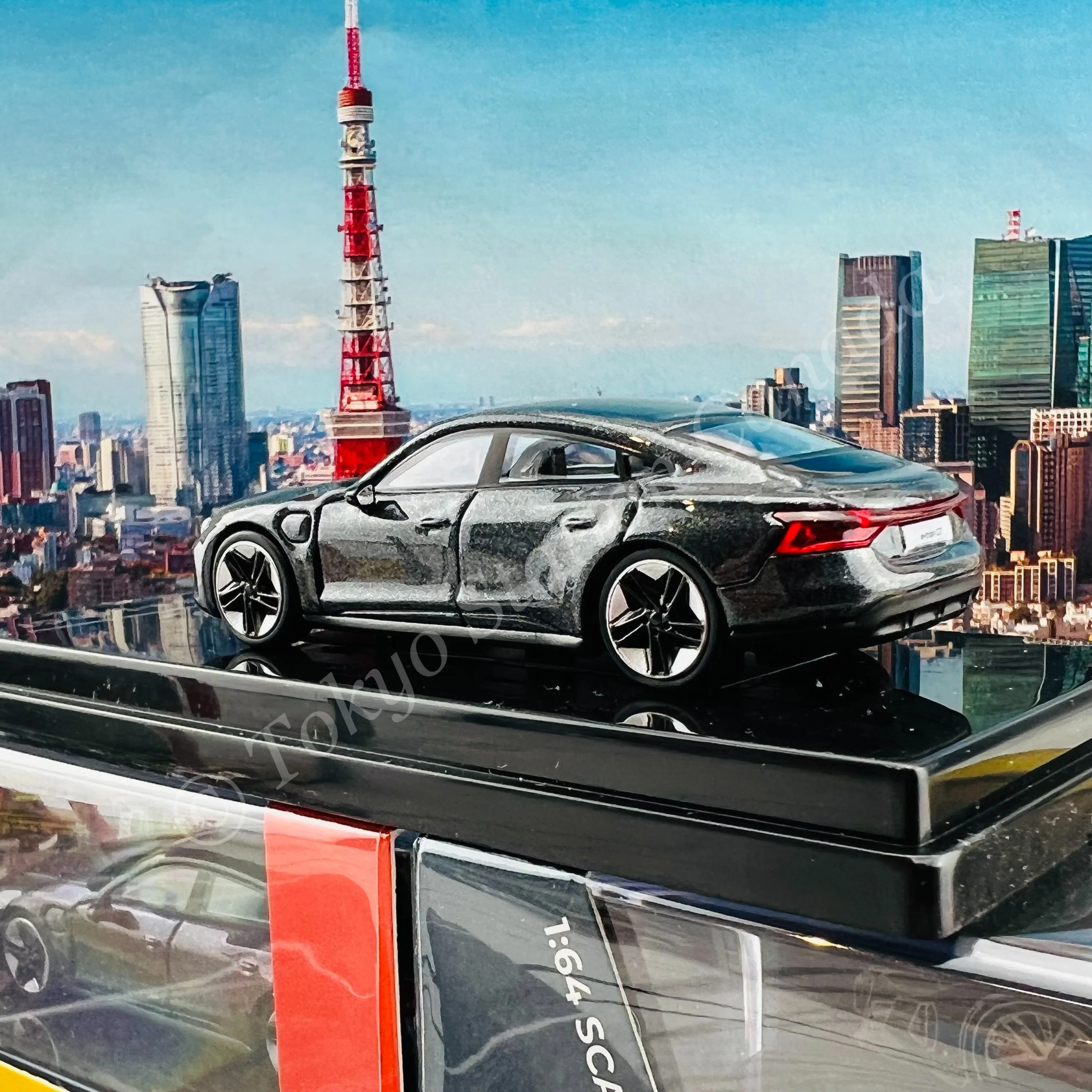 PARA64 1/64 Audi e-tron GT Daytona Grey LHD PA-55331 - Image 3