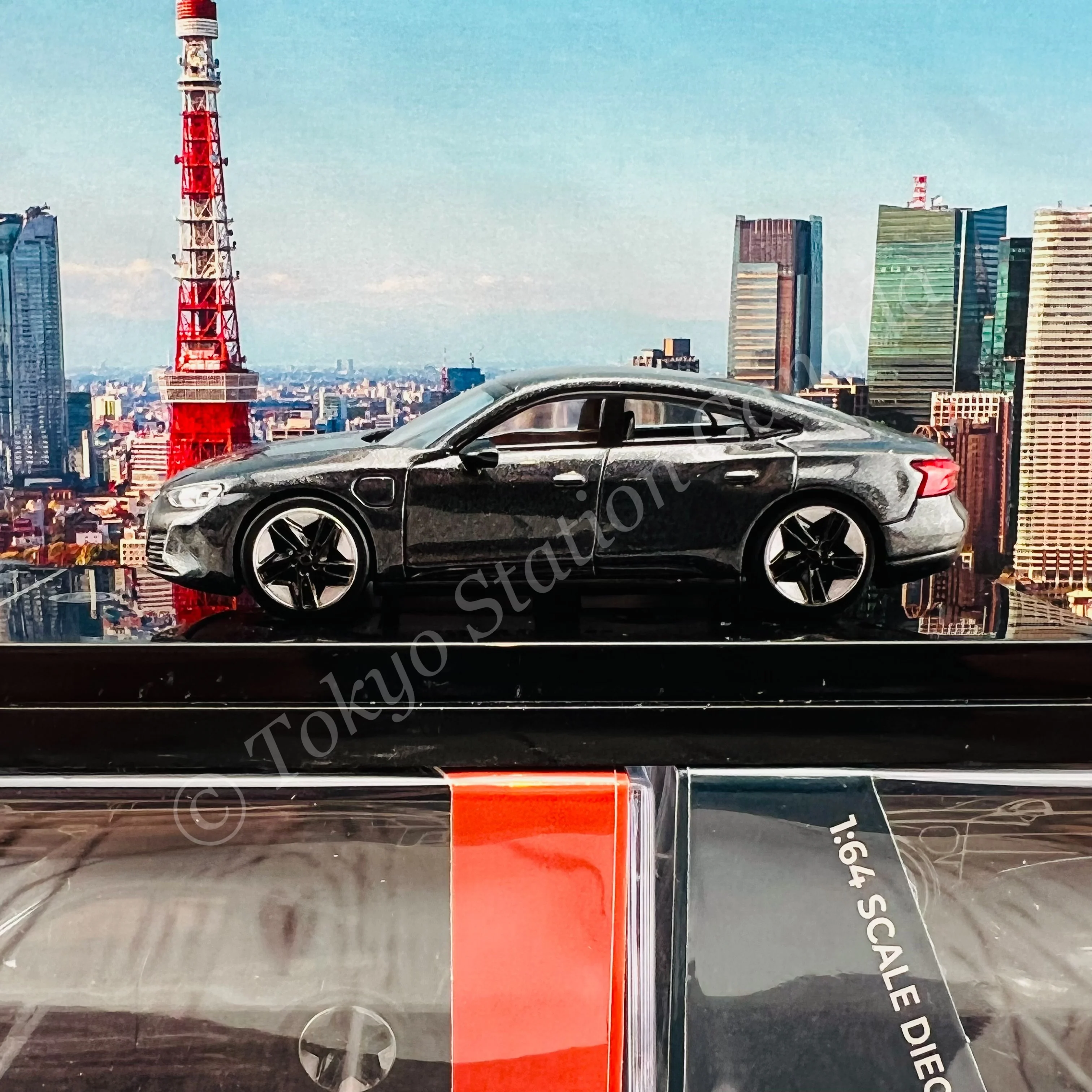 PARA64 1/64 Audi e-tron GT Daytona Grey LHD PA-55331 - Image 4