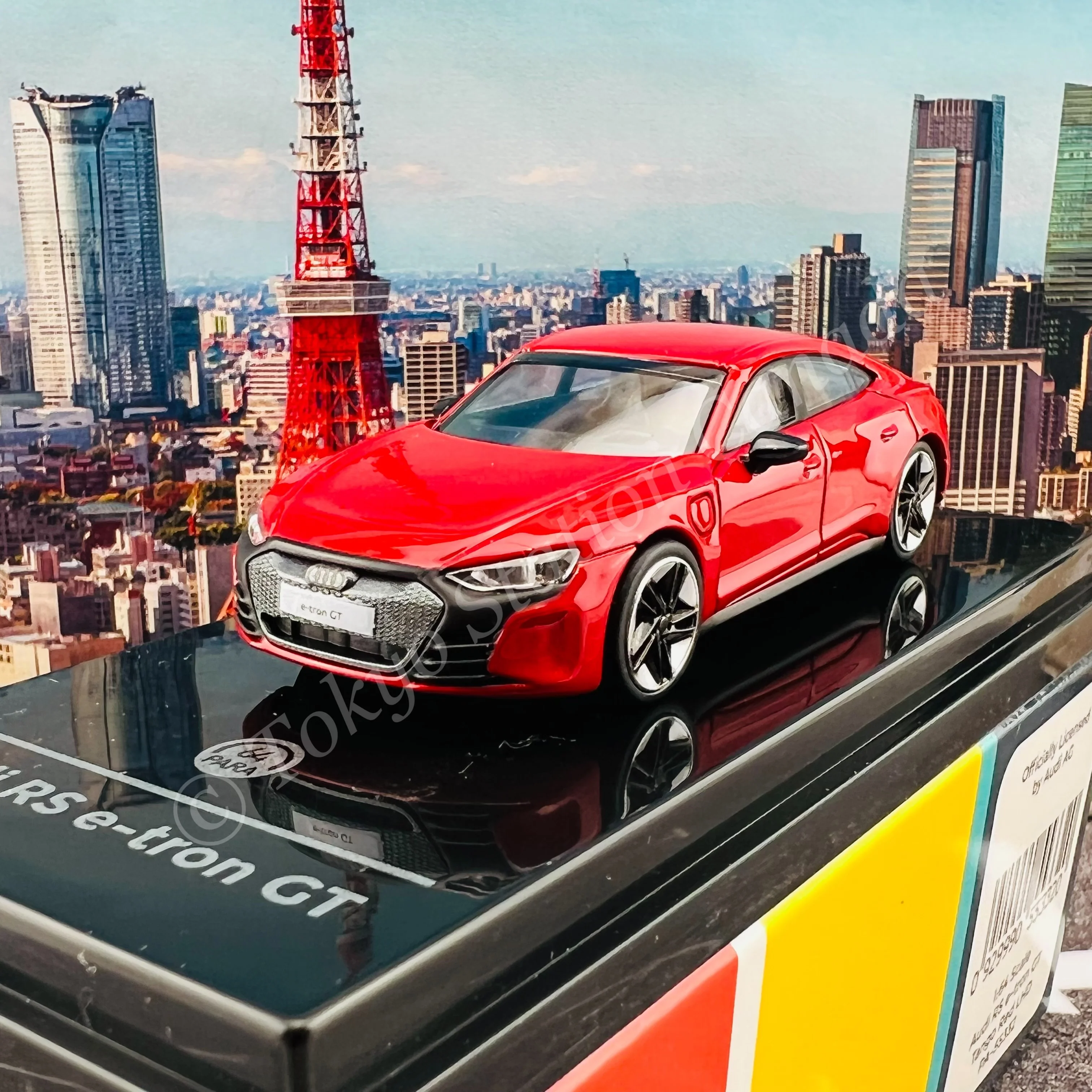 PARA64 1/64 Audi e-tron GT Tango Red LHD PA-55332 - Image 2