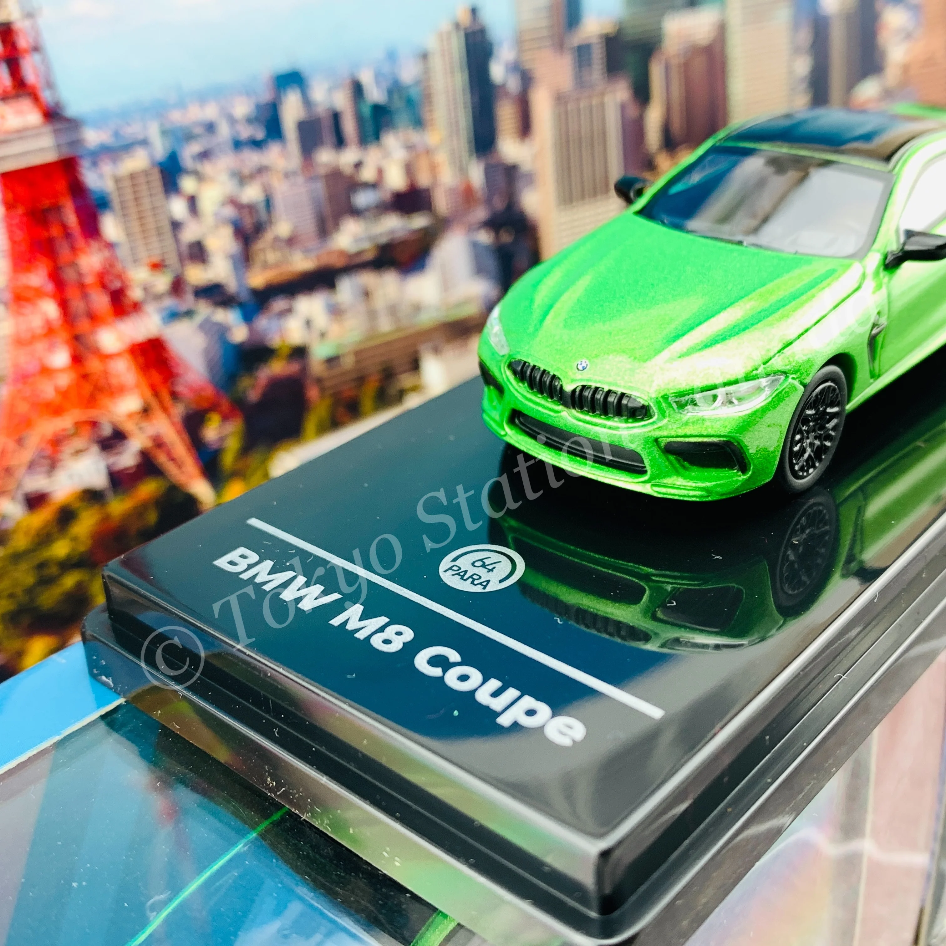 PARA64 1/64 BMW M8 Coupe Java Green LHD PA-55216 - Image 2