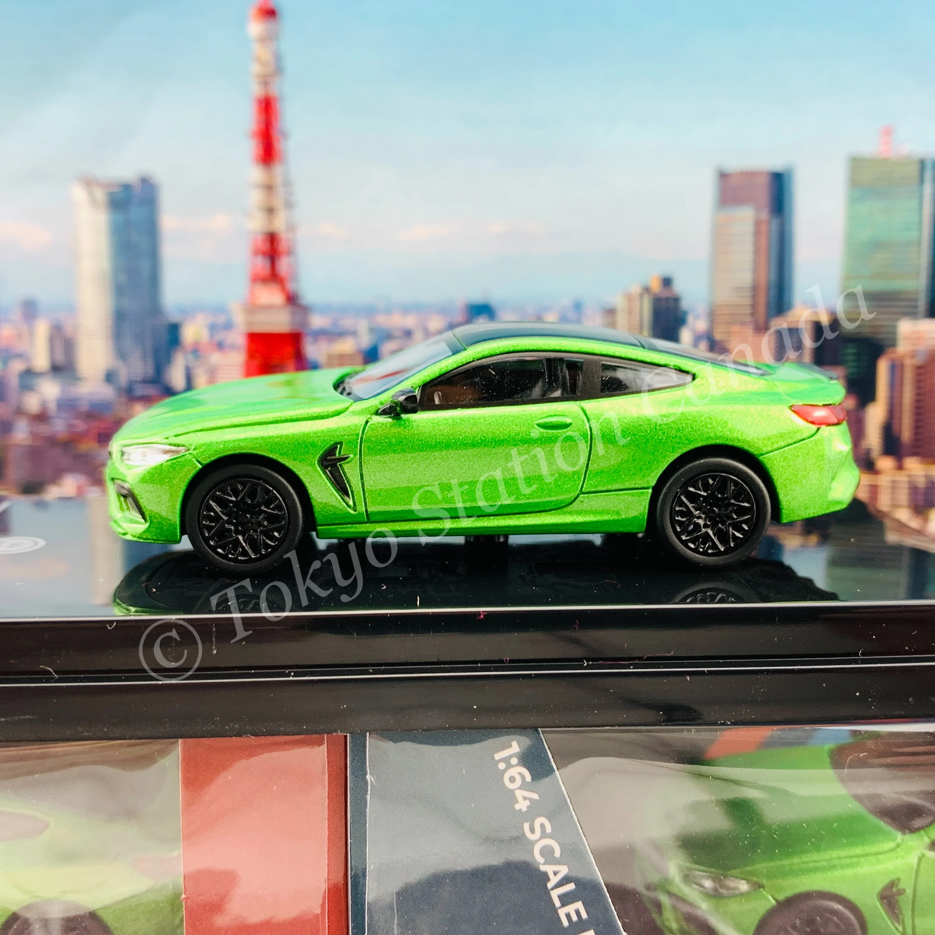 PARA64 1/64 BMW M8 Coupe Java Green LHD PA-55216 - Image 3