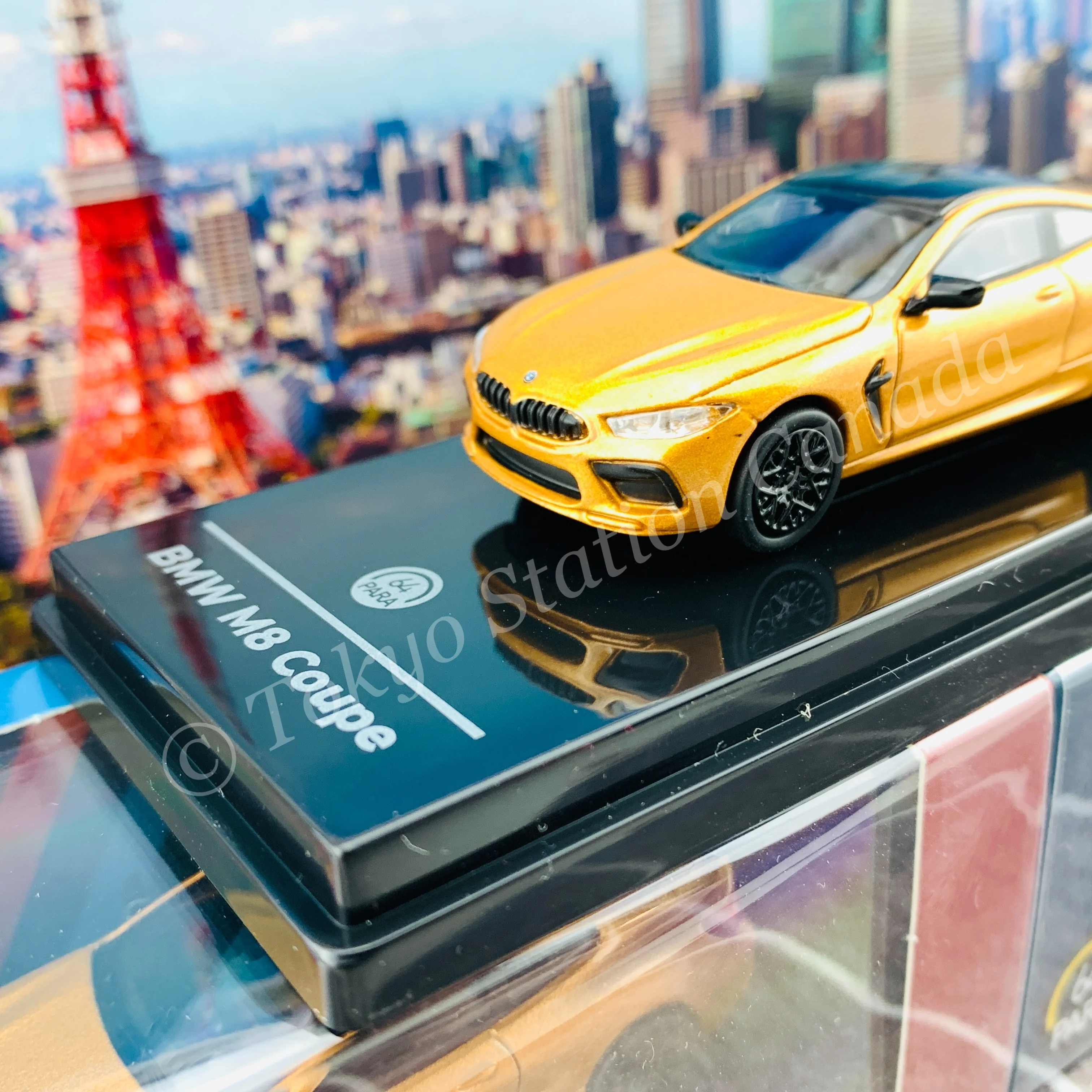 PARA64 1/64 BMW M8 Ceylon Gold LHD PA-55217 - Image 2