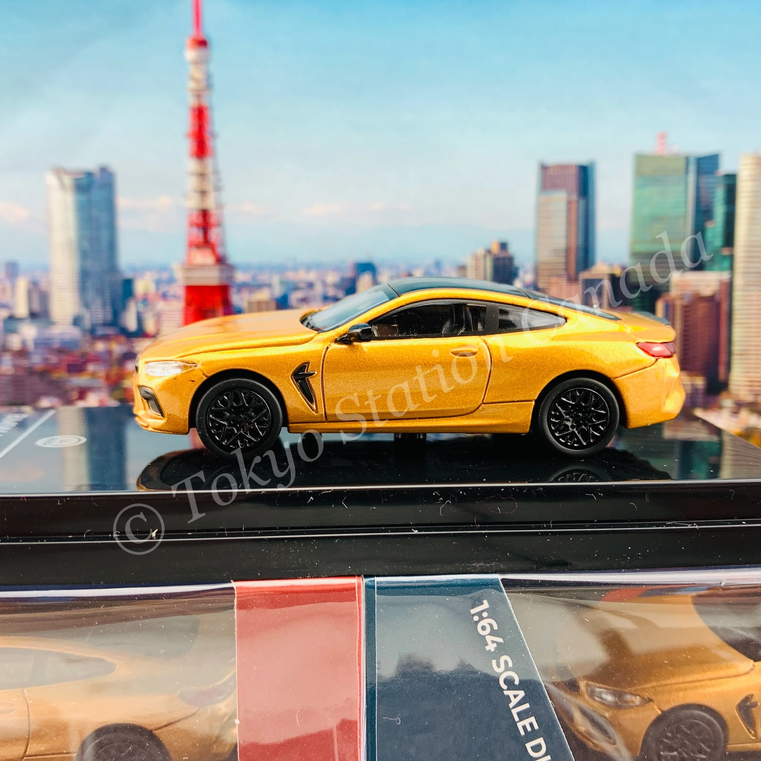 PARA64 1/64 BMW M8 Ceylon Gold LHD PA-55217 - Image 3