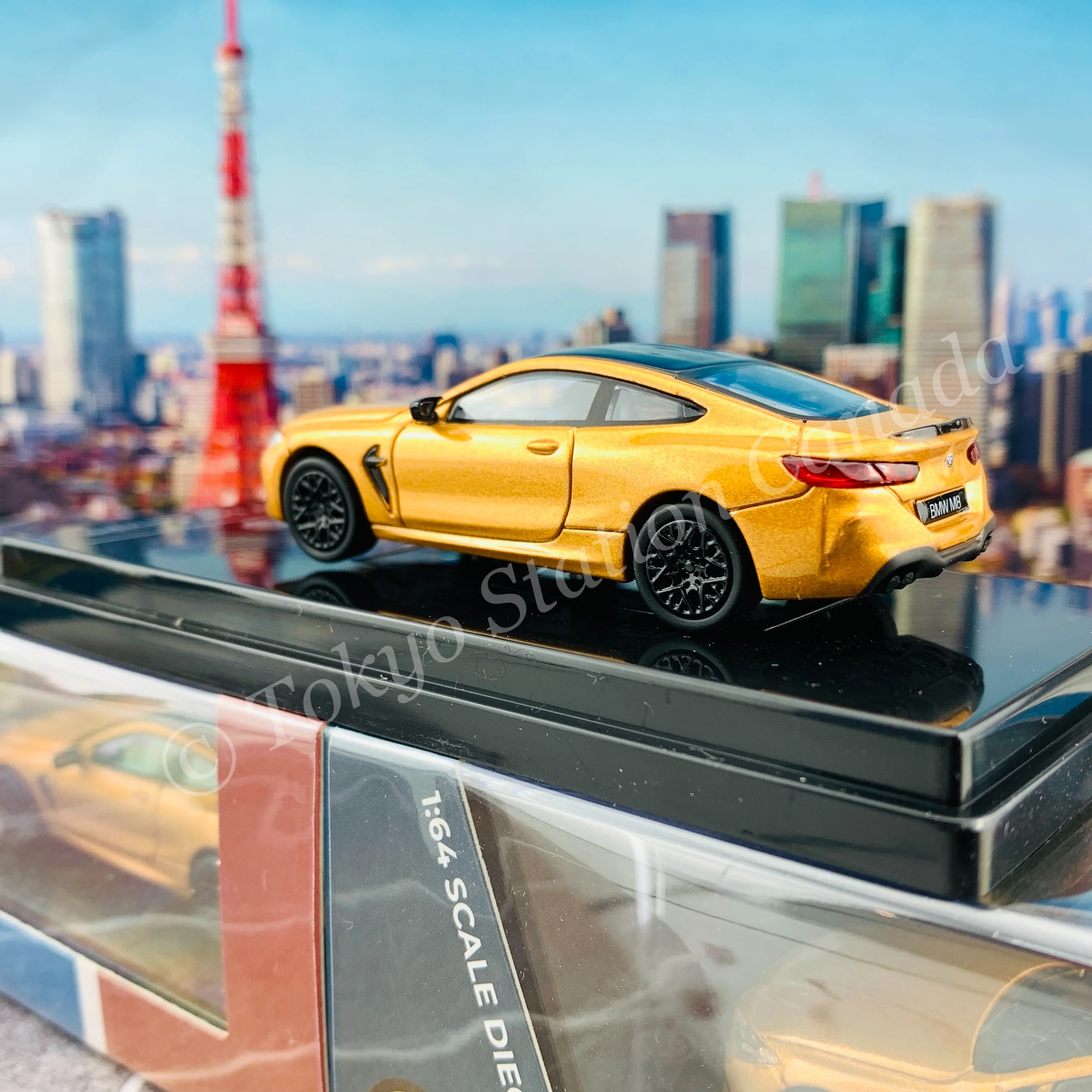 PARA64 1/64 BMW M8 Ceylon Gold LHD PA-55217 - Image 4