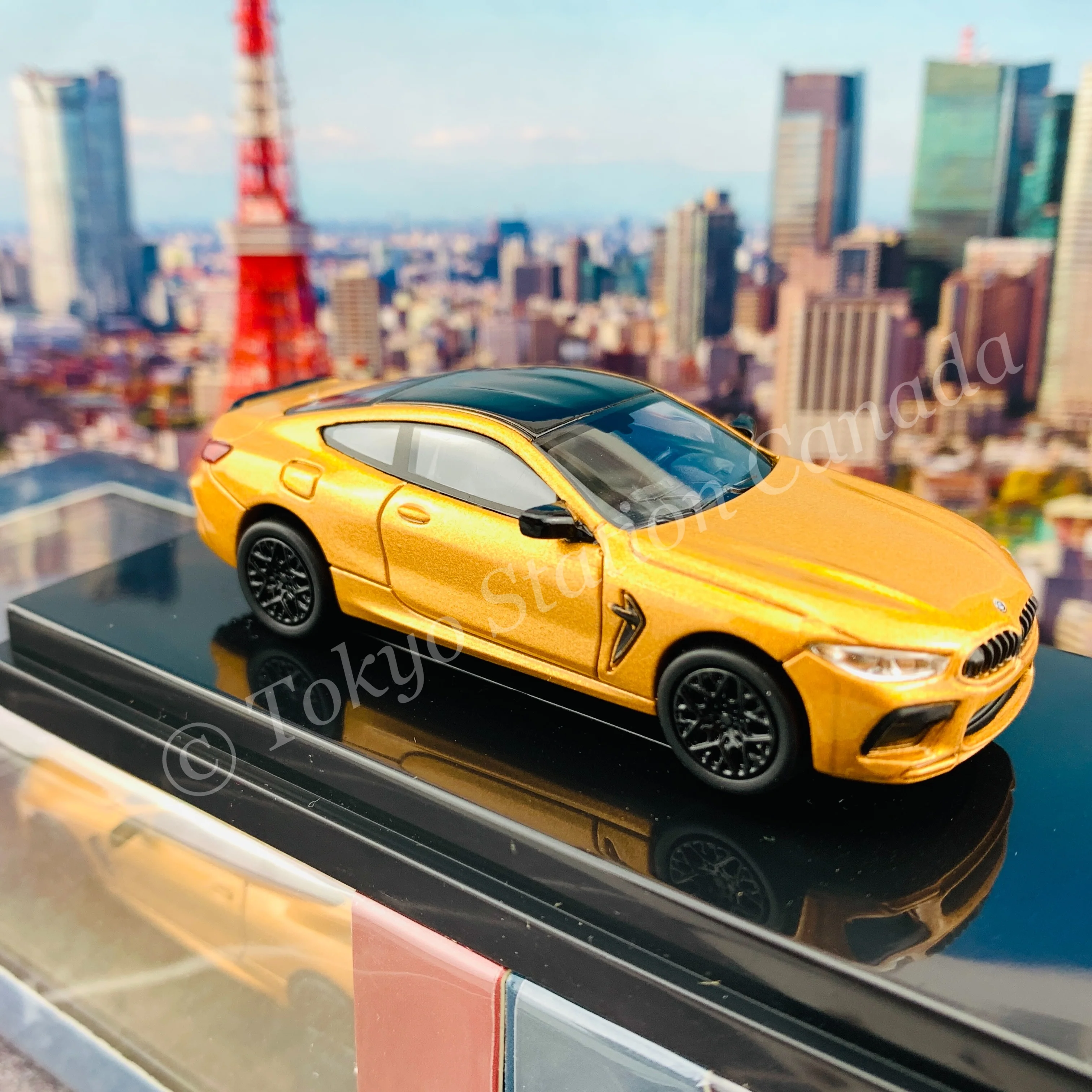 PARA64 1/64 BMW M8 Ceylon Gold LHD PA-55217 - Image 5