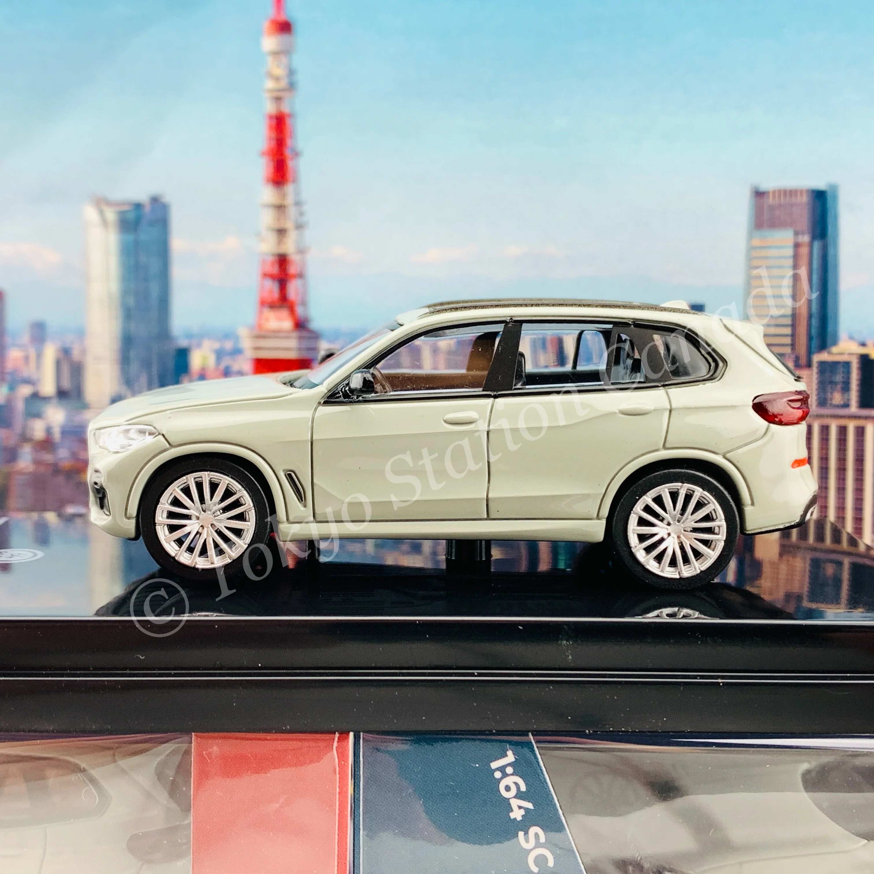 PARA64 1/64 BMW X5 Nardo Grey LHD PA-55188 - Image 3