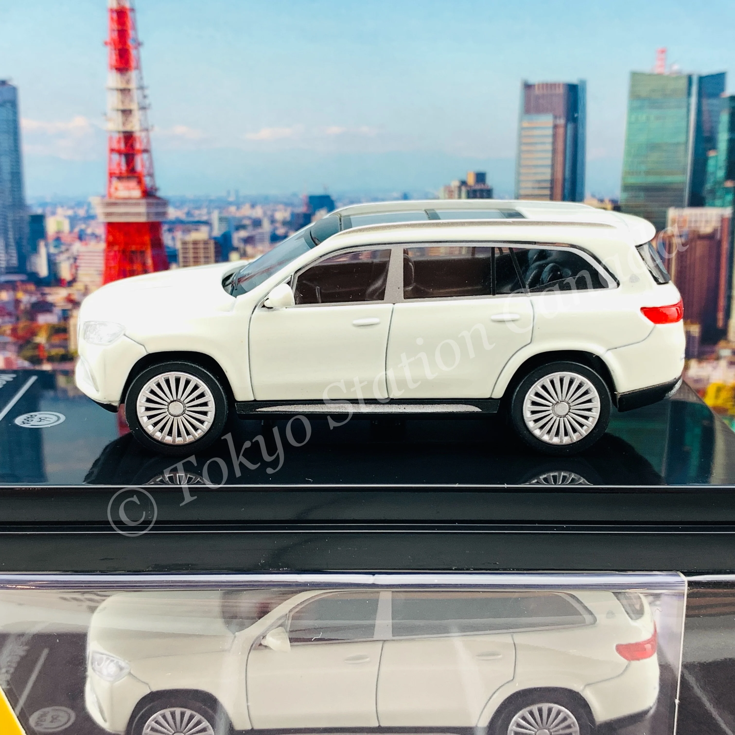 PARA64 1/64 Mercedes-Maybach GLS White LHD PA-55302 - Image 3