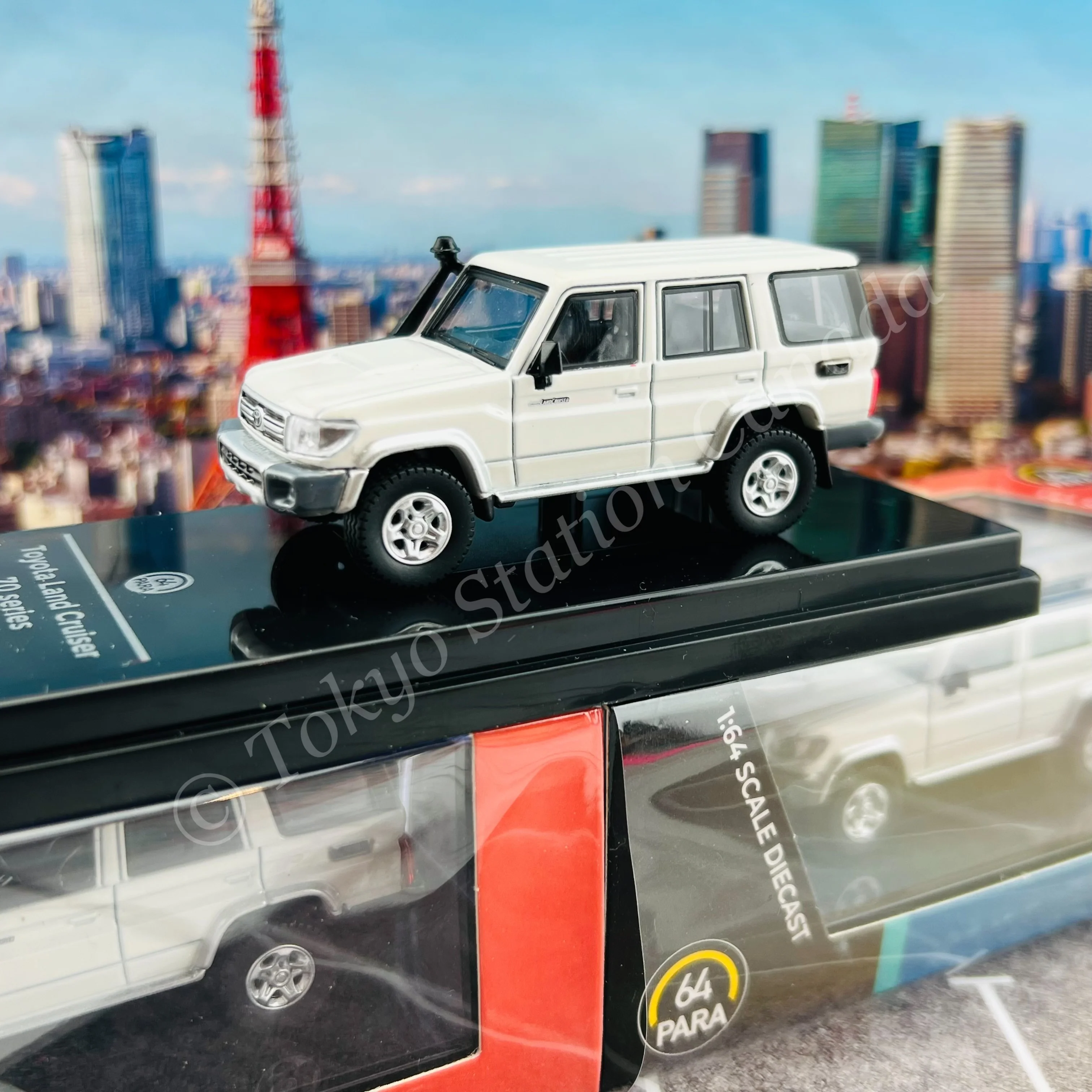PARA64 1/64 Toyota Land Cruiser LC76 French Vanilla LHD PA-55311 - Image 2