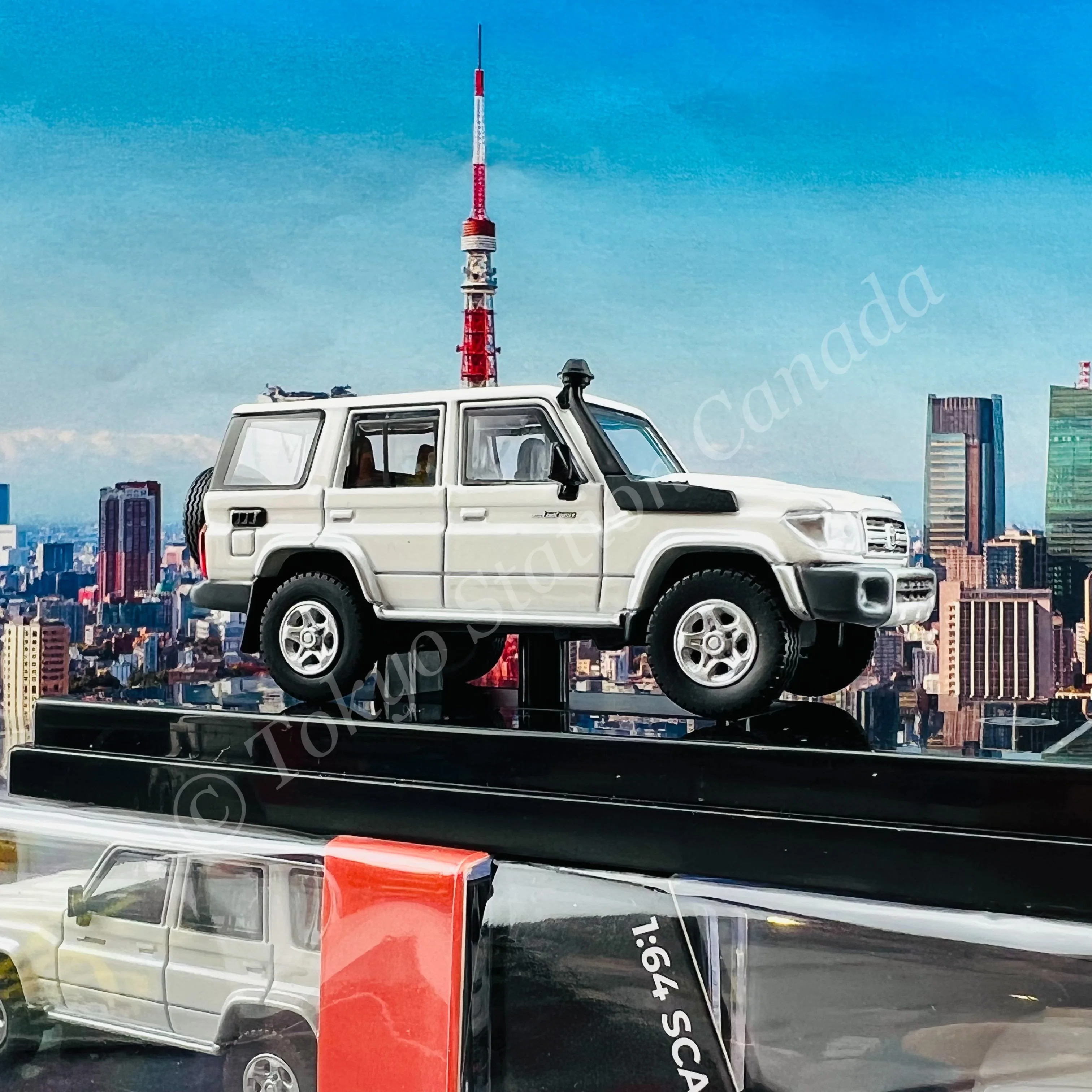 PARA64 1/64 Toyota Land Cruiser LC76 French Vanilla LHD PA-55311 - Image 3
