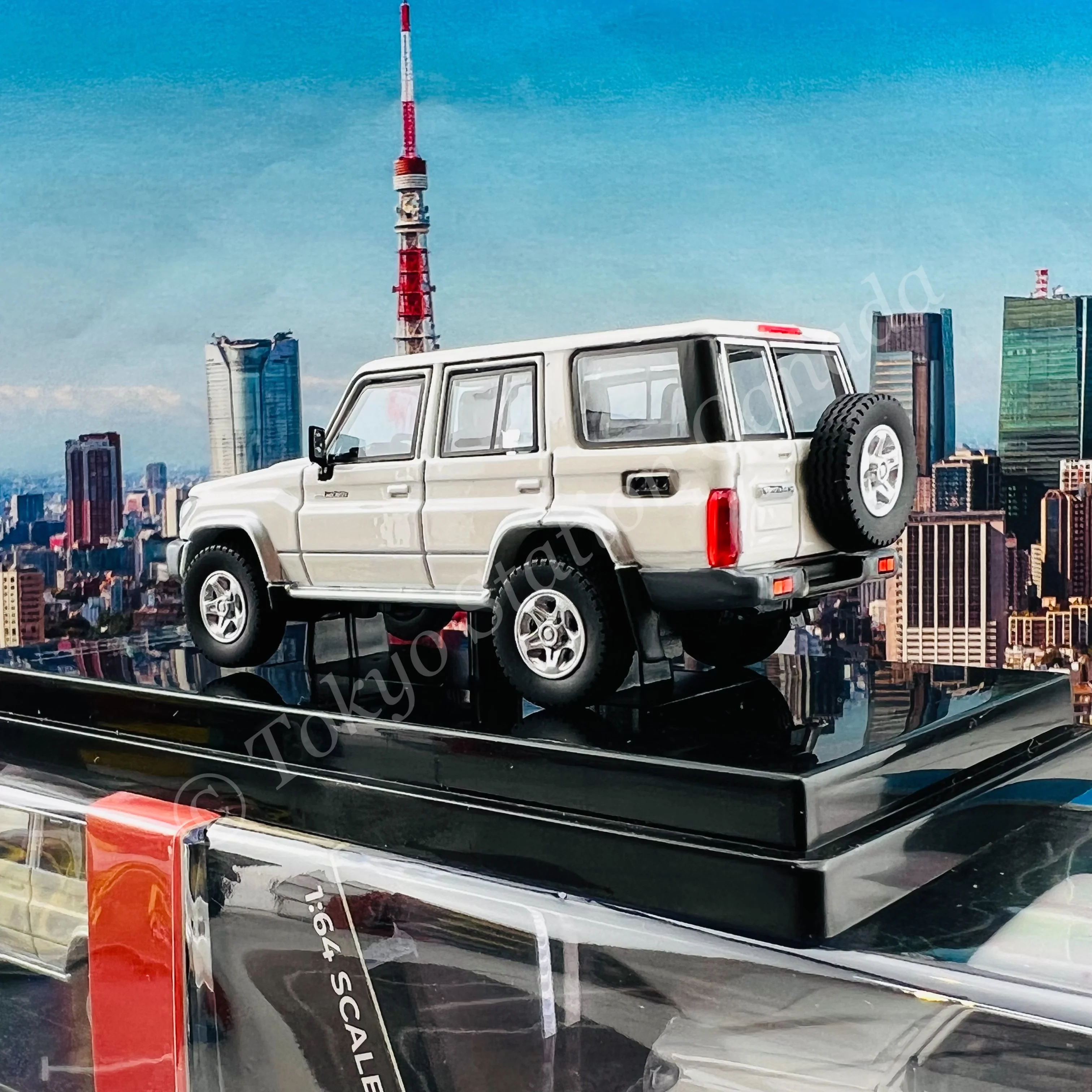 PARA64 1/64 Toyota Land Cruiser LC76 French Vanilla LHD PA-55311 - Image 4