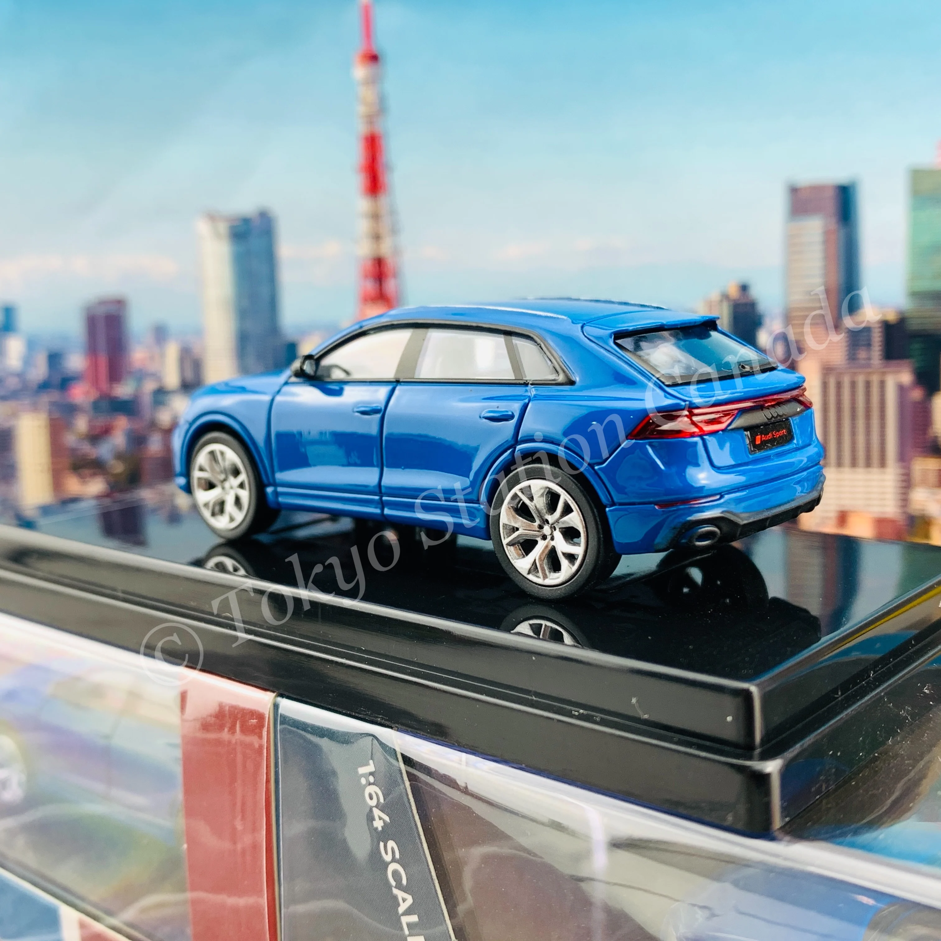 PARA64 1/64 Audi RS Q8 Turbo Blue LHD PA-55175 - Image 4
