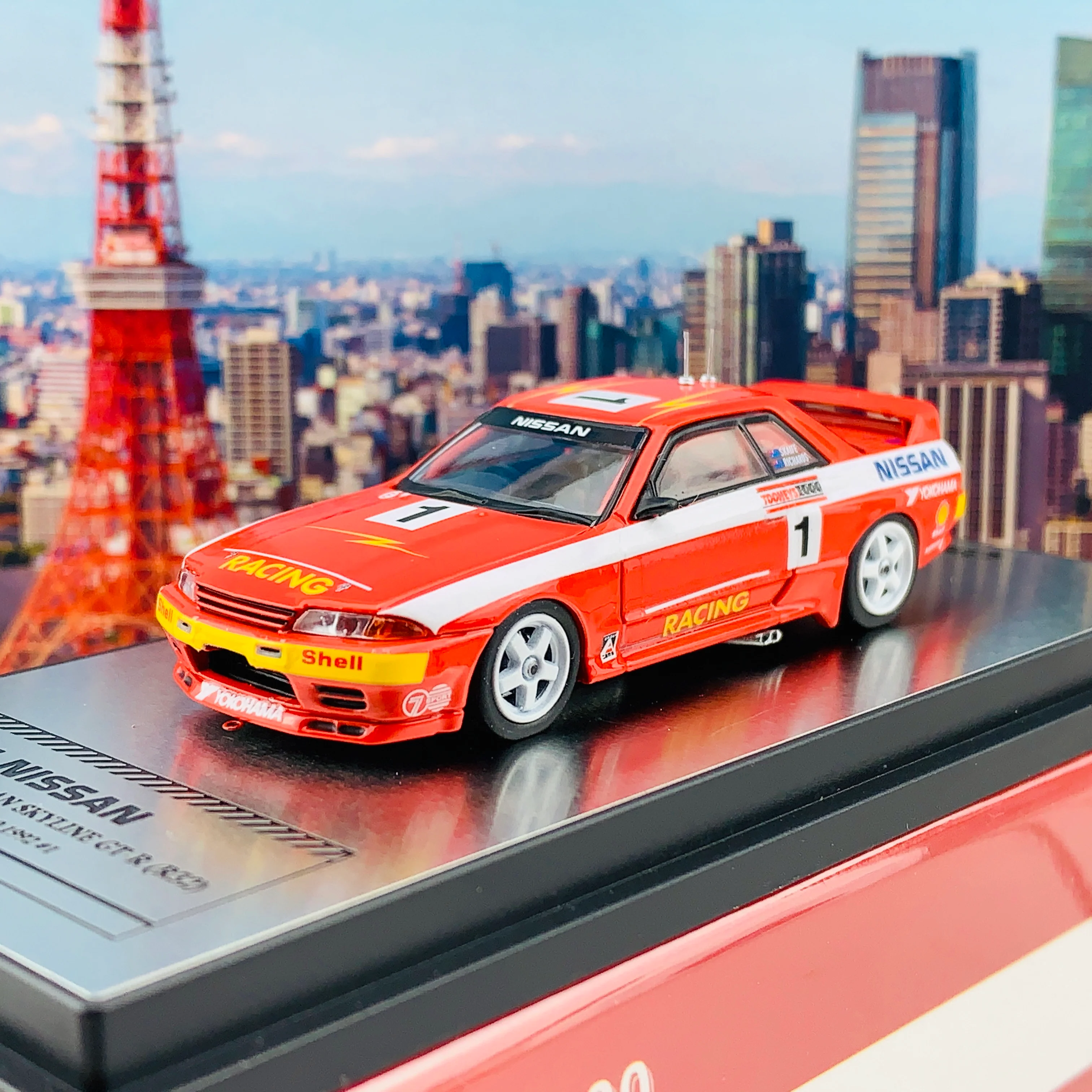 POP RACE x INNO64 1/64 NISSAN SKYLINE GTR R32 #1 Tooheys 1000 1992  (with display case) PR64-R32-92T01 - Image 2
