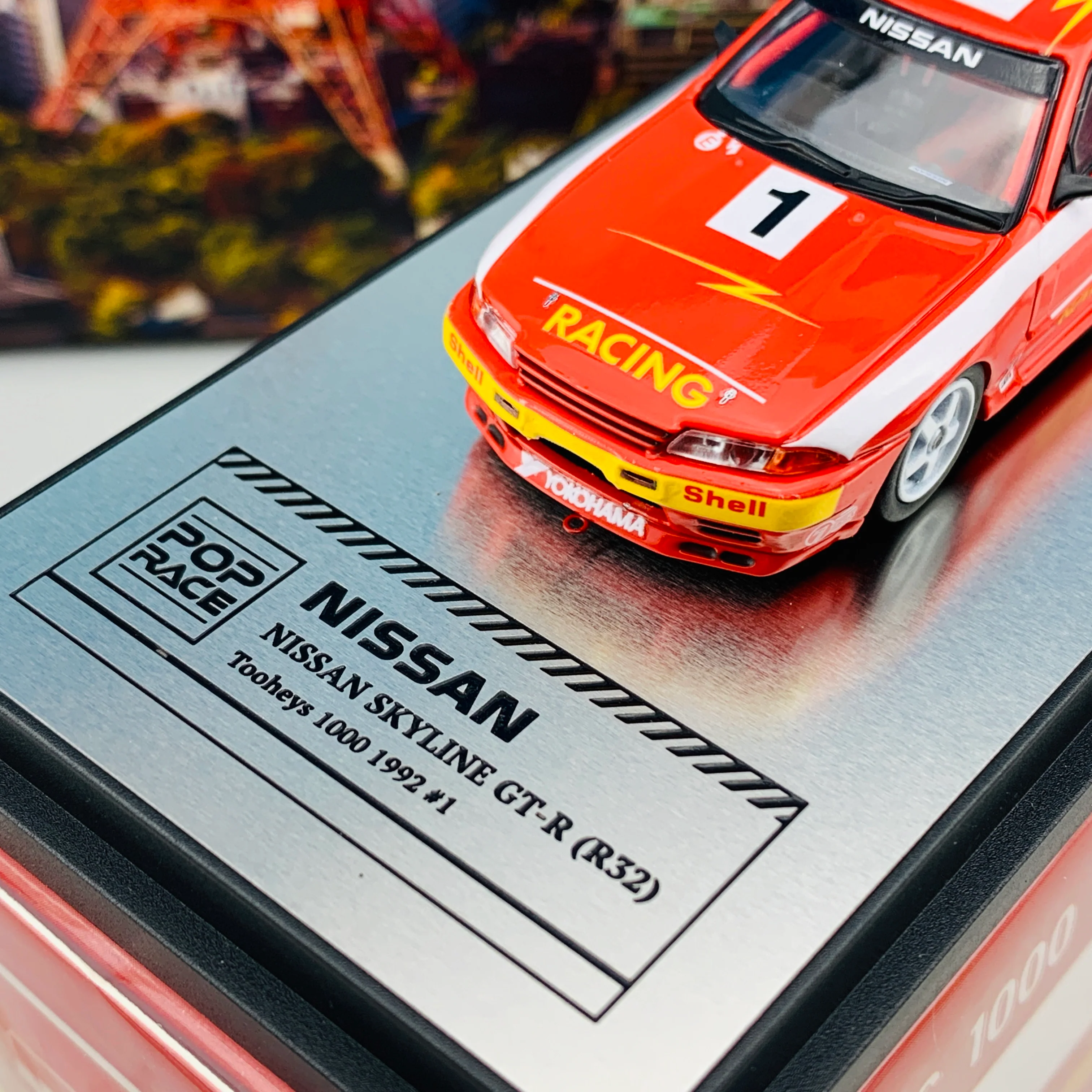 POP RACE x INNO64 1/64 NISSAN SKYLINE GTR R32 #1 Tooheys 1000 1992  (with display case) PR64-R32-92T01 - Image 3