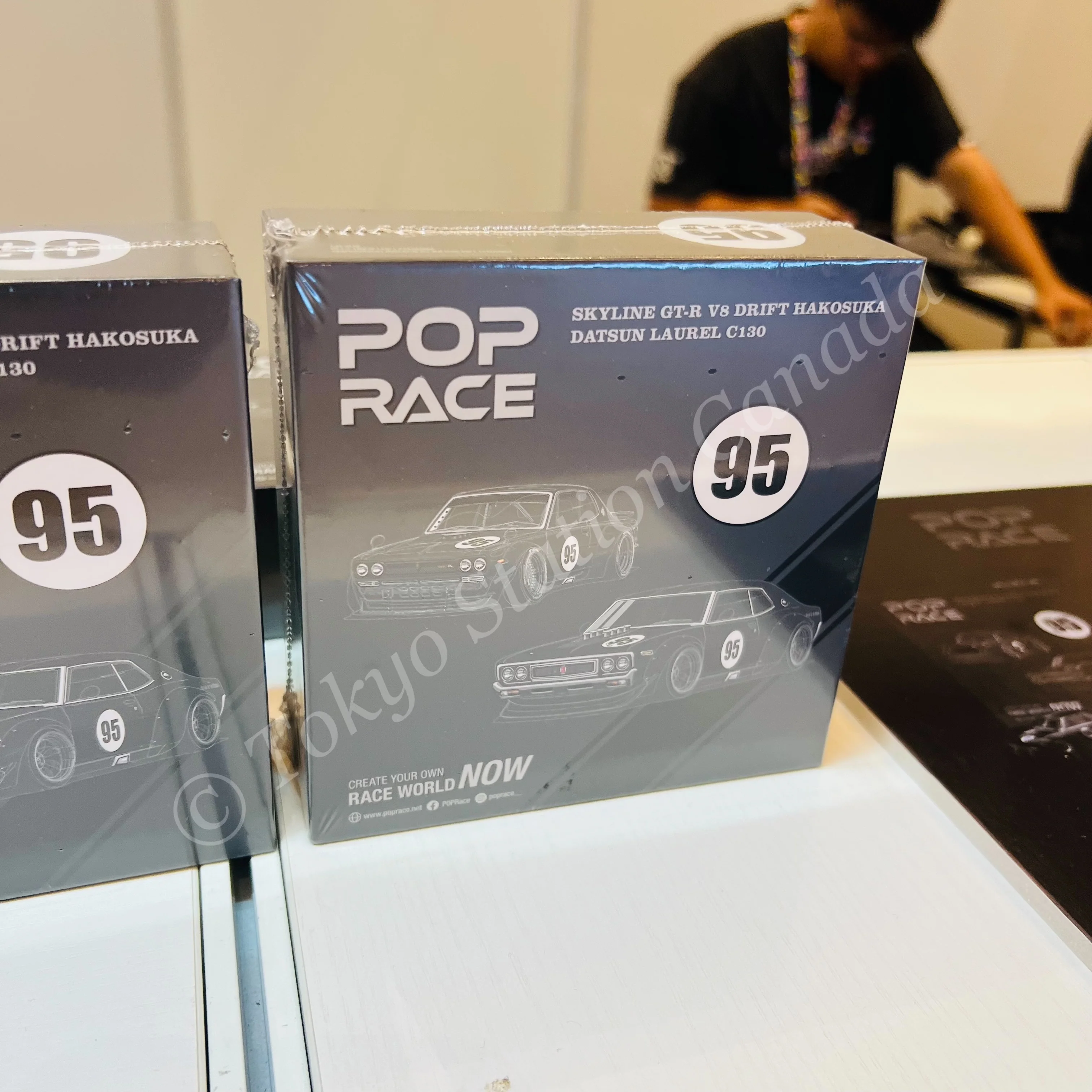POPRACE 1/64 DATSUN LAUREL C130 and SKYLINE GT-R V8 DRIFT (HAKOSUKA) Special Box Set HONG KONG TOYCAR SALON 2025 - Image 8
