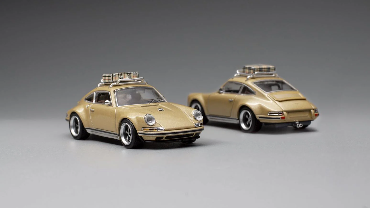 POPRACE 1/64 Singer 964 GOLD with Luggage PR64-SRG-GLD2 - Image 3