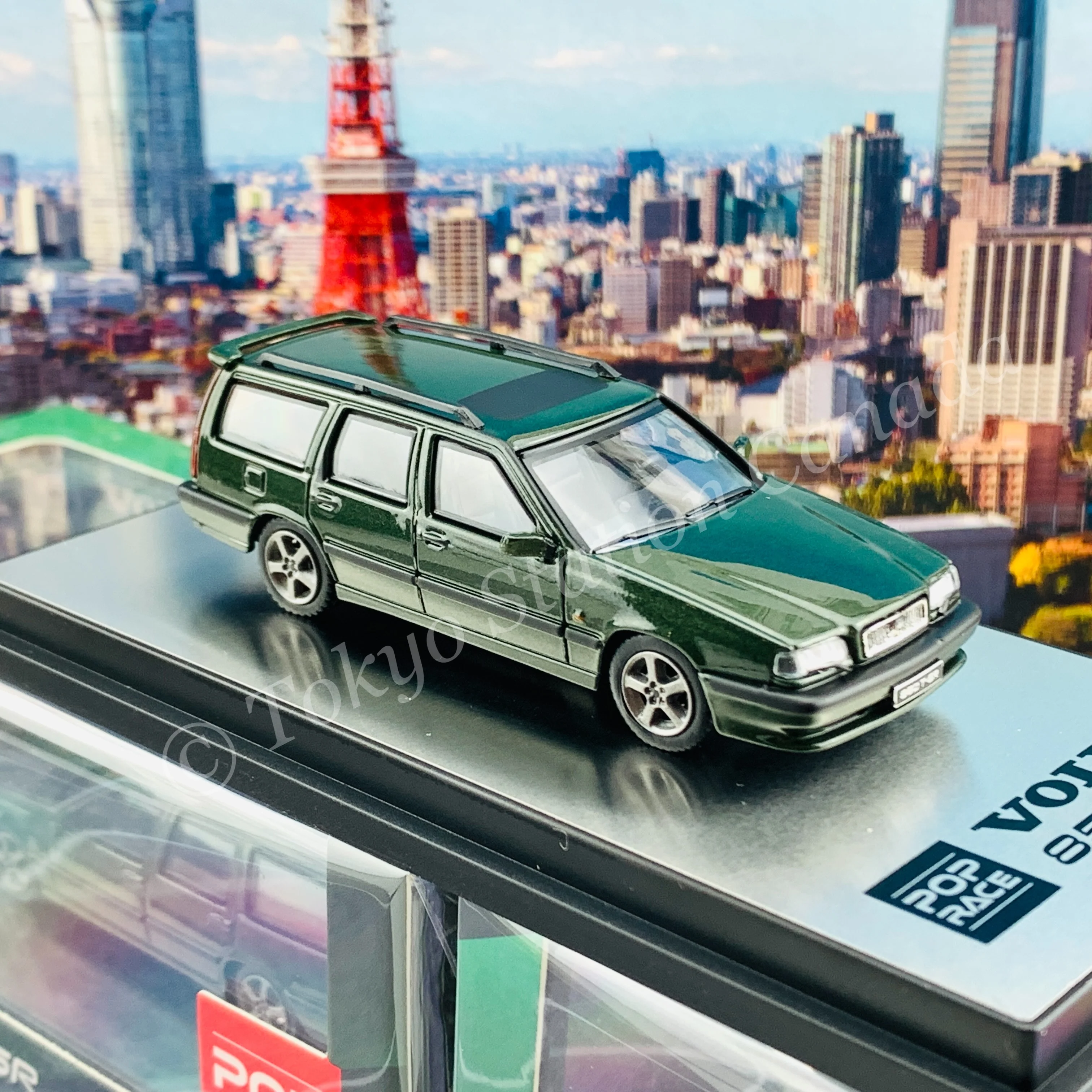 POPRACE 1/64 Volvo 850 T5-R Estate Olive Green Metallic PR64-850-GRN - Image 5