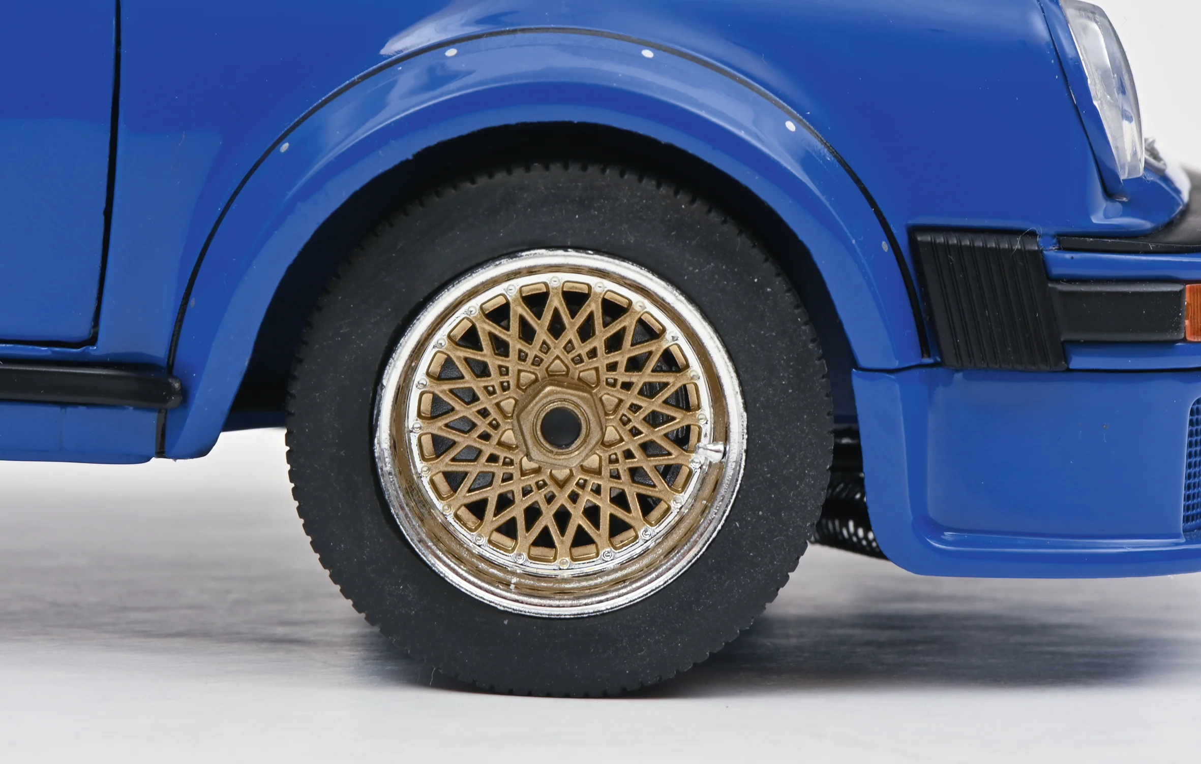 Schuco 1/18 Porsche 934 RSR Blue 450034100 - Image 5