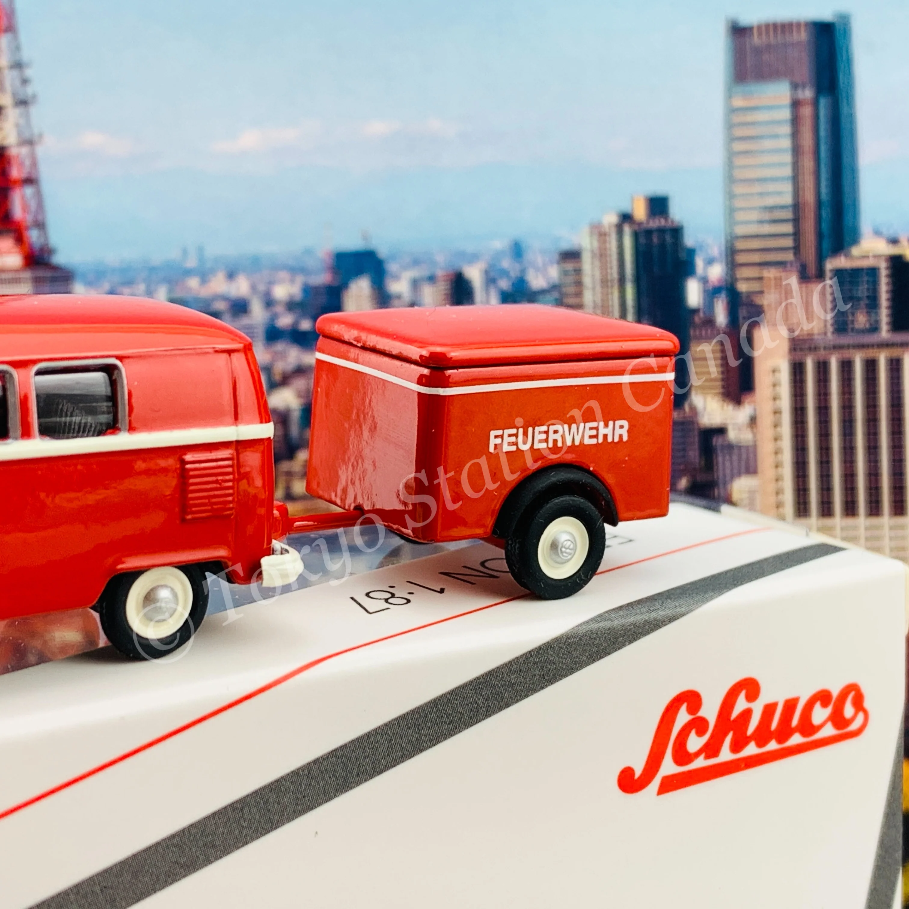 Schuco 1/87 VW T1 Bus w. Trailer Fire Engine 452661800 - Image 3