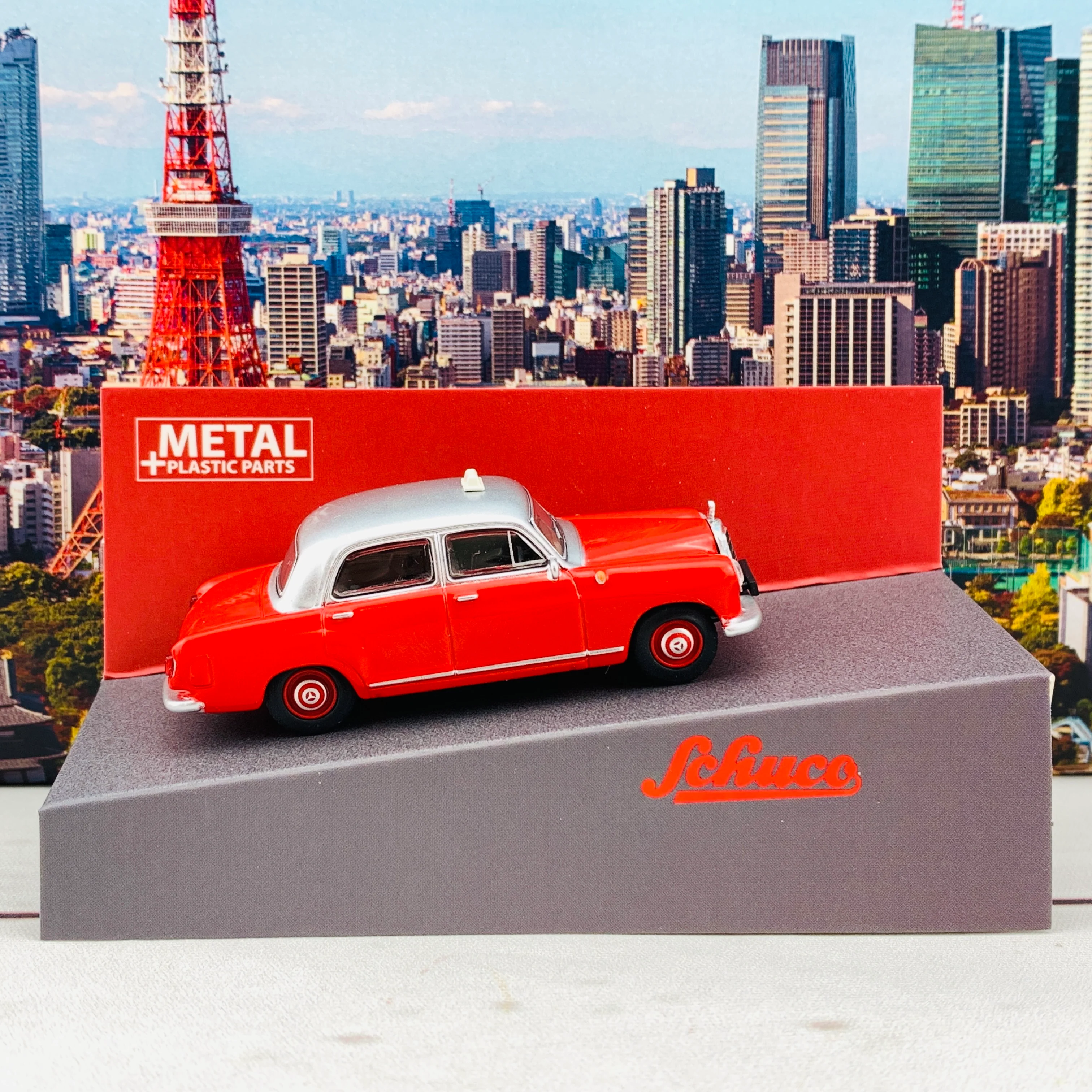 Schuco 1/64 Mercedes Benz 180D Ponton Hong Kong Taxi Silver/Red - Hong Kong Limited Edition 香港限定版 452025700 - Image 2