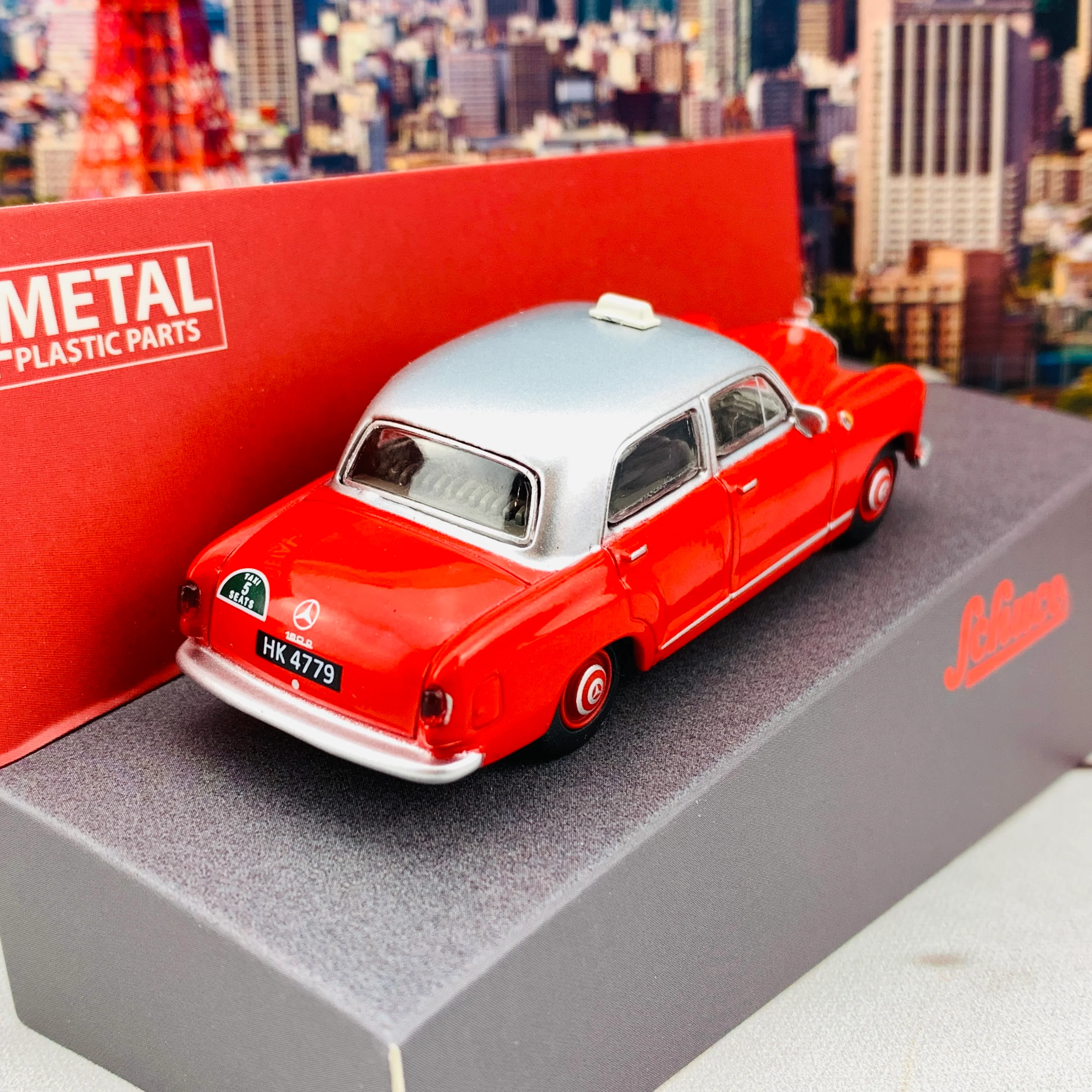 Schuco 1/64 Mercedes Benz 180D Ponton Hong Kong Taxi Silver/Red - Hong Kong Limited Edition 香港限定版 452025700 - Image 4